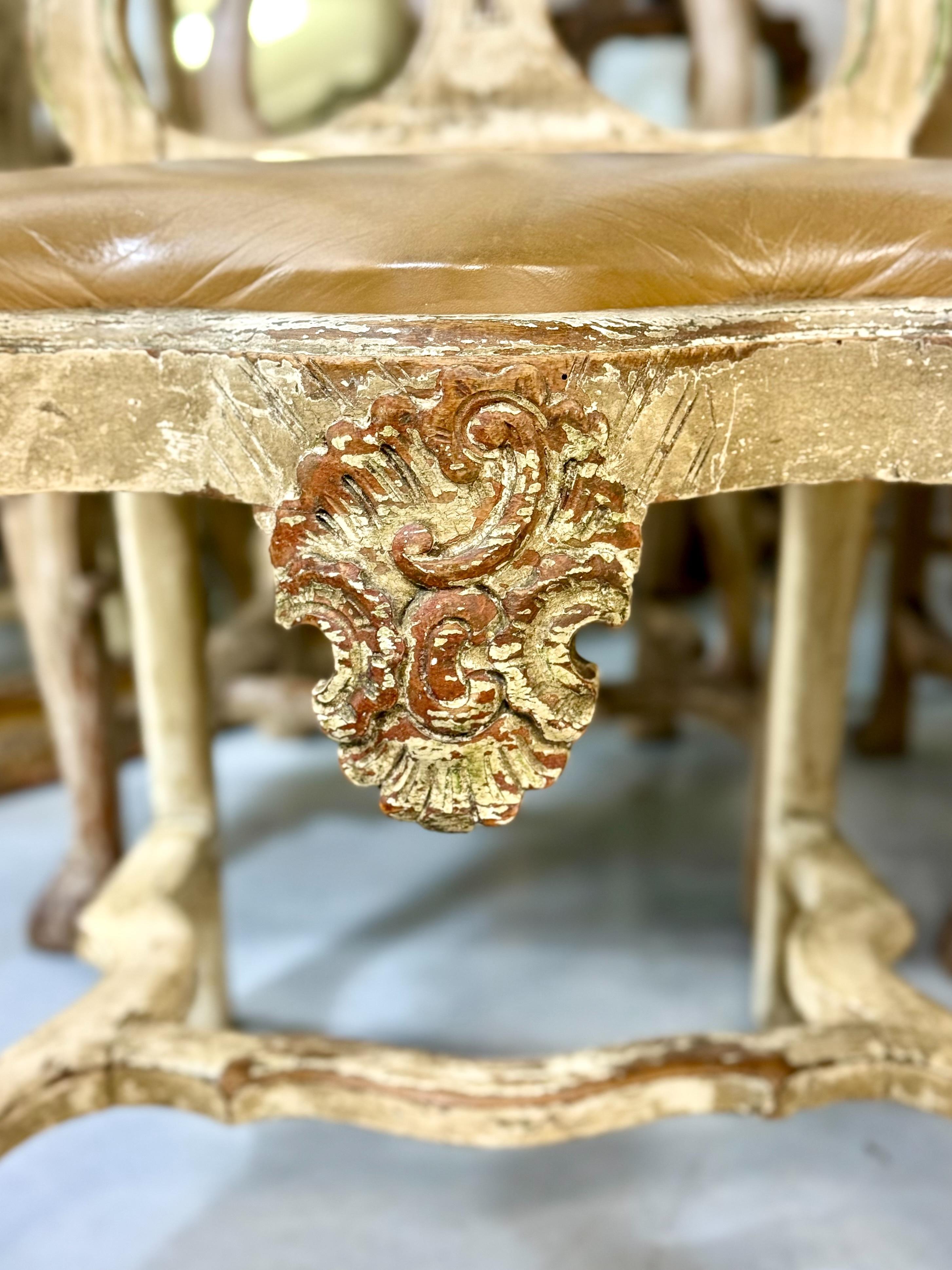Rare ensemble de 10 chaises de salle à manger rococo italiennes à la patine vieillie, c.1800 en vente 9