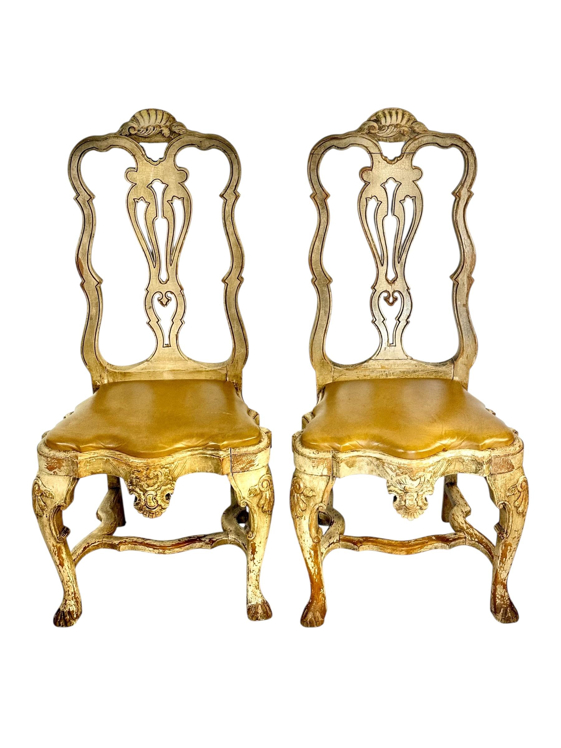 XIXe siècle Rare ensemble de 10 chaises de salle à manger rococo italiennes à la patine vieillie, c.1800 en vente