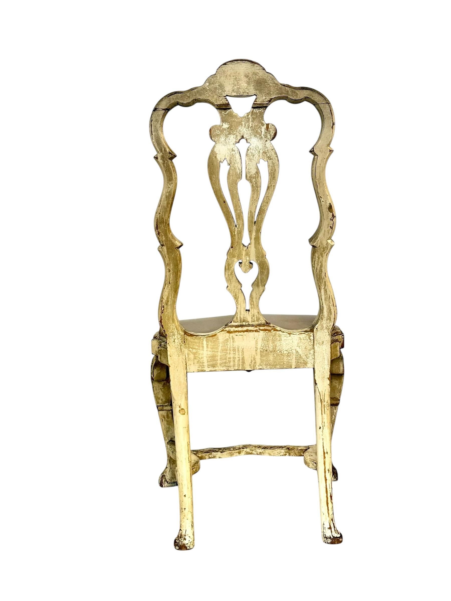 Rare ensemble de 10 chaises de salle à manger rococo italiennes à la patine vieillie, c.1800 en vente 3