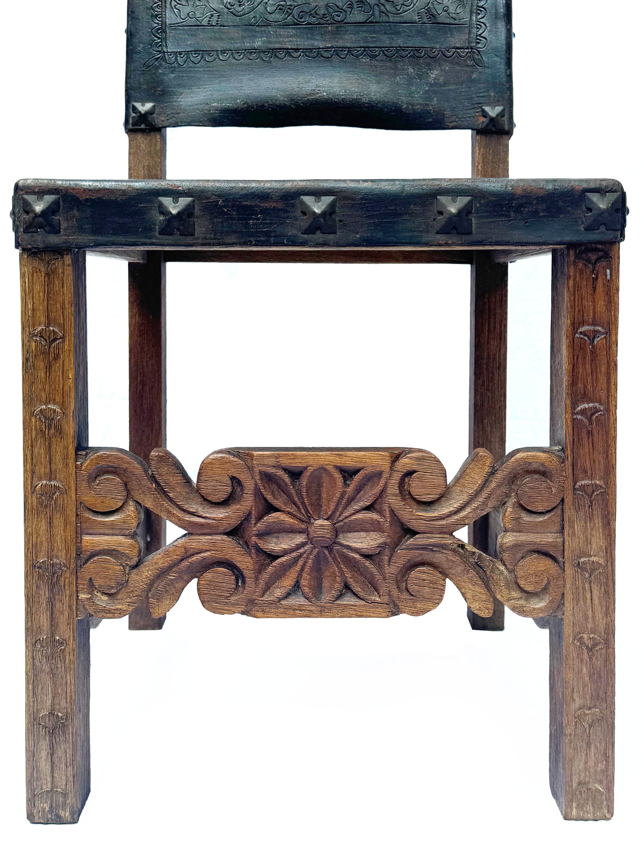 Rare Set of 10 spanish Colonial Revival Dining Chairs - Peru Circa 1930 In Good Condition For Sale In Rio De Janeiro, BR