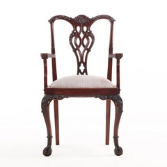 Raro set di 12 poltrone inglesi in stile Chippendale in mogano, C.C. 1900.