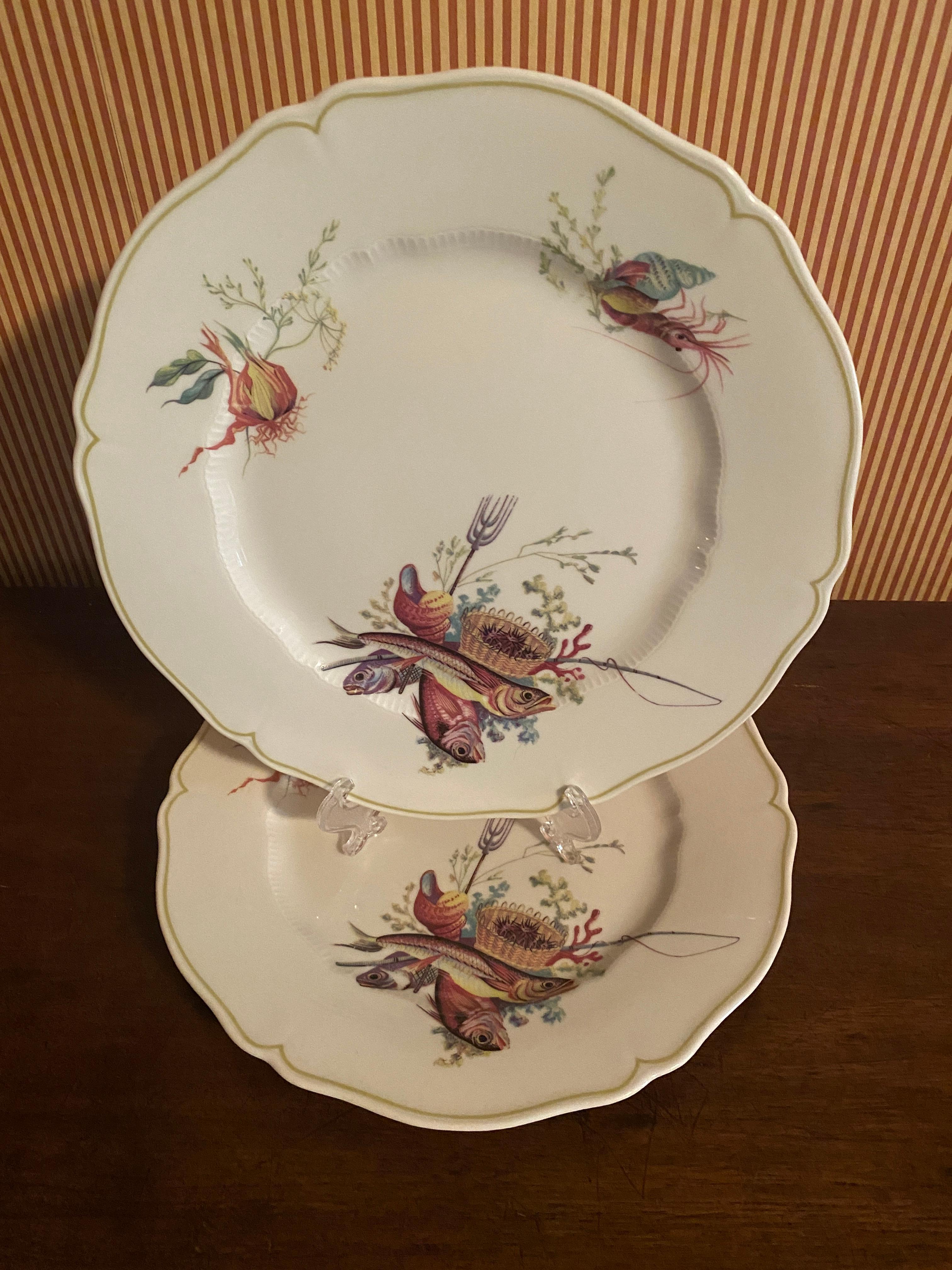 Lot de 12 assiettes à dîner Havilland- Limoges, six poissons et motifs cruciaux en vente 6