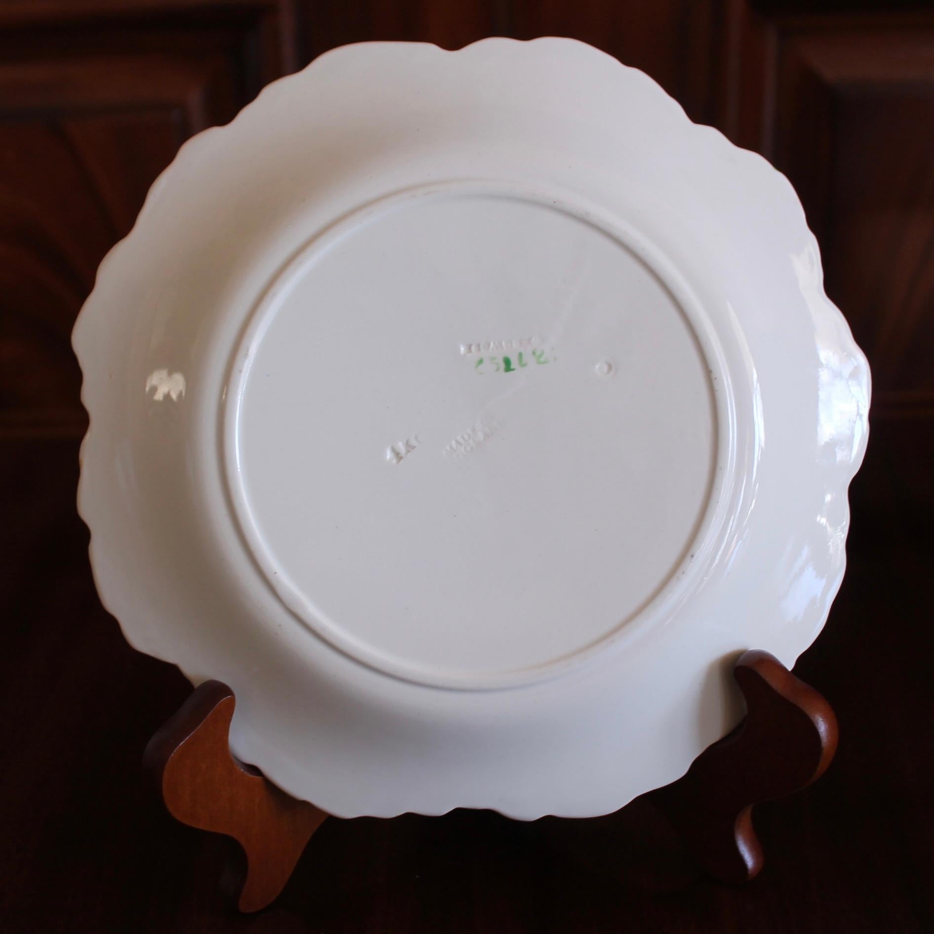 Porcelain Rare Set Of 12 Wedgwood White Majolica Geranium Leaf Dessert Plates