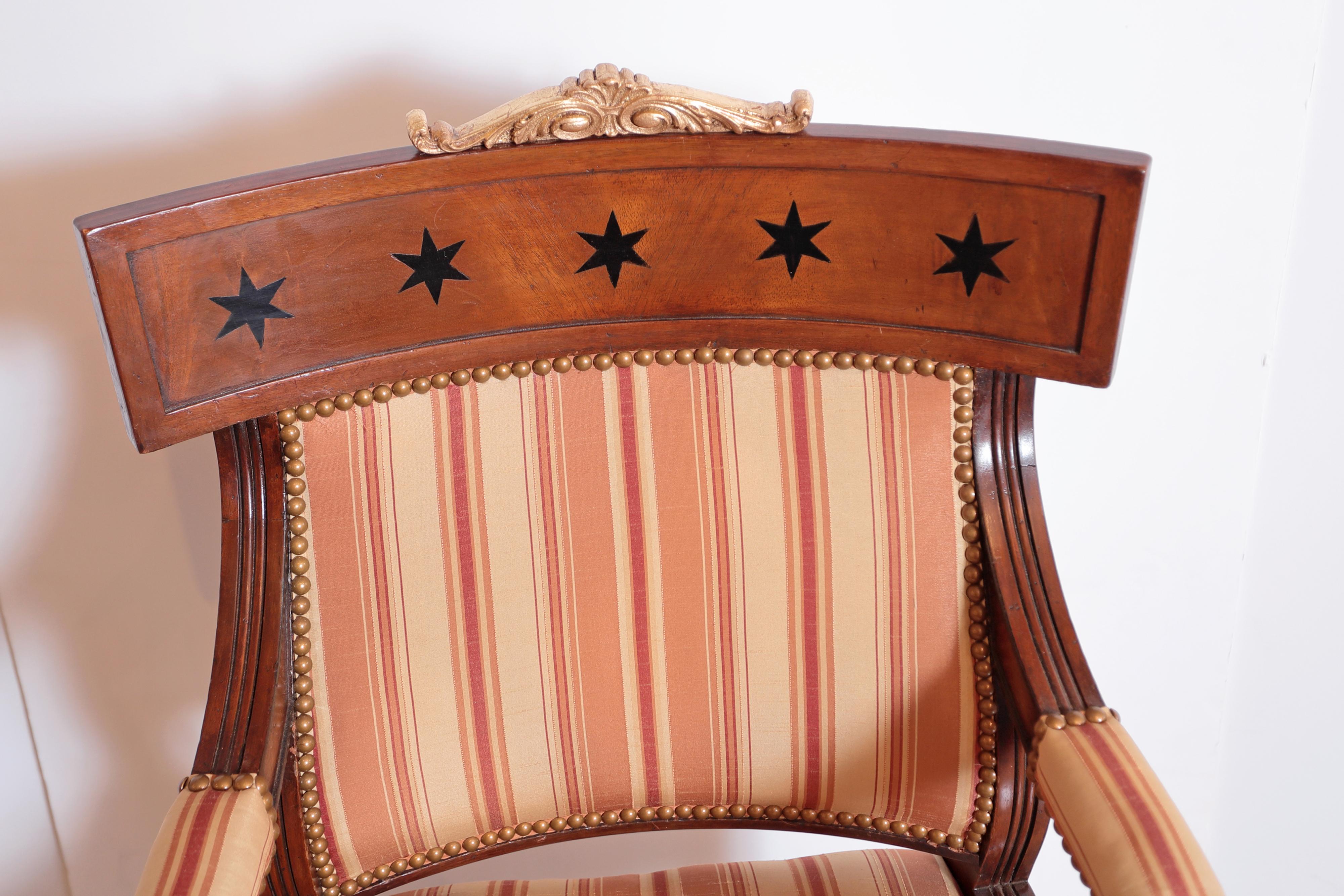 Regency Rare ensemble de 10 chaises de salle à manger de style Régence anglaise en vente