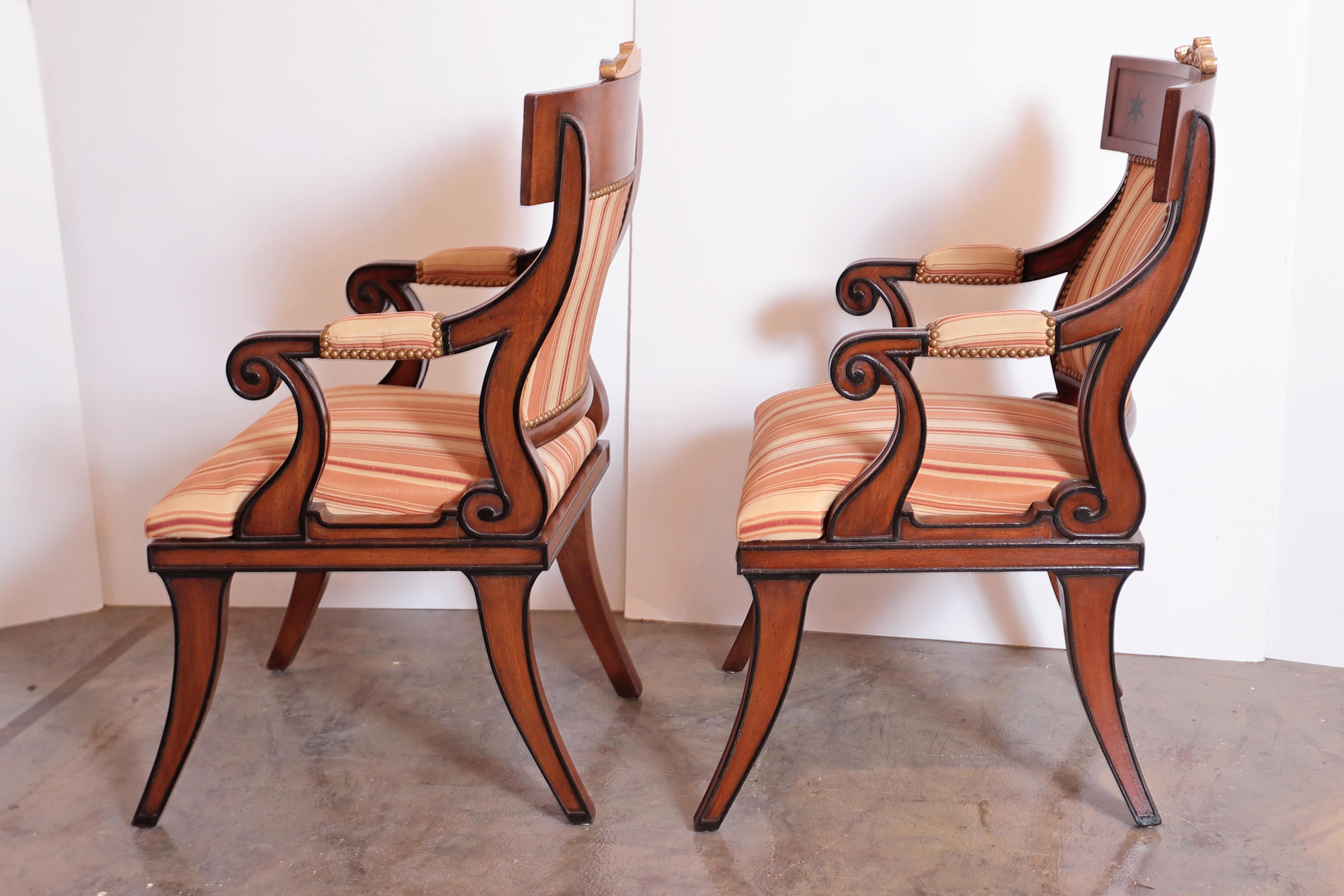 Rare ensemble de 10 chaises de salle à manger de style Régence anglaise Bon état - En vente à Dallas, TX