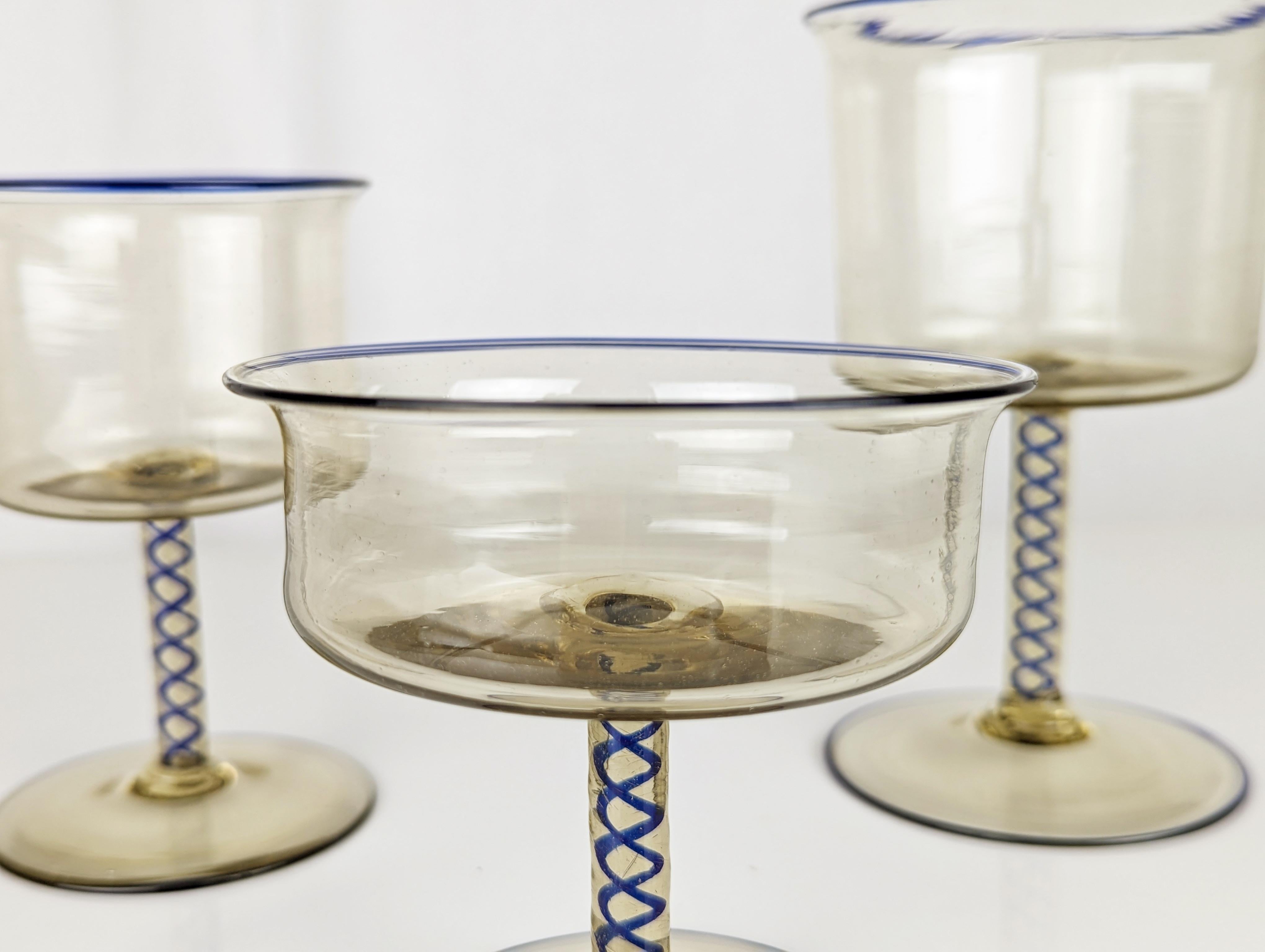 Art déco Ensemble rare de 18 gobelets en verre de Murano par Vittorio Zecchin pour Pauly & Co, années 1930 en vente
