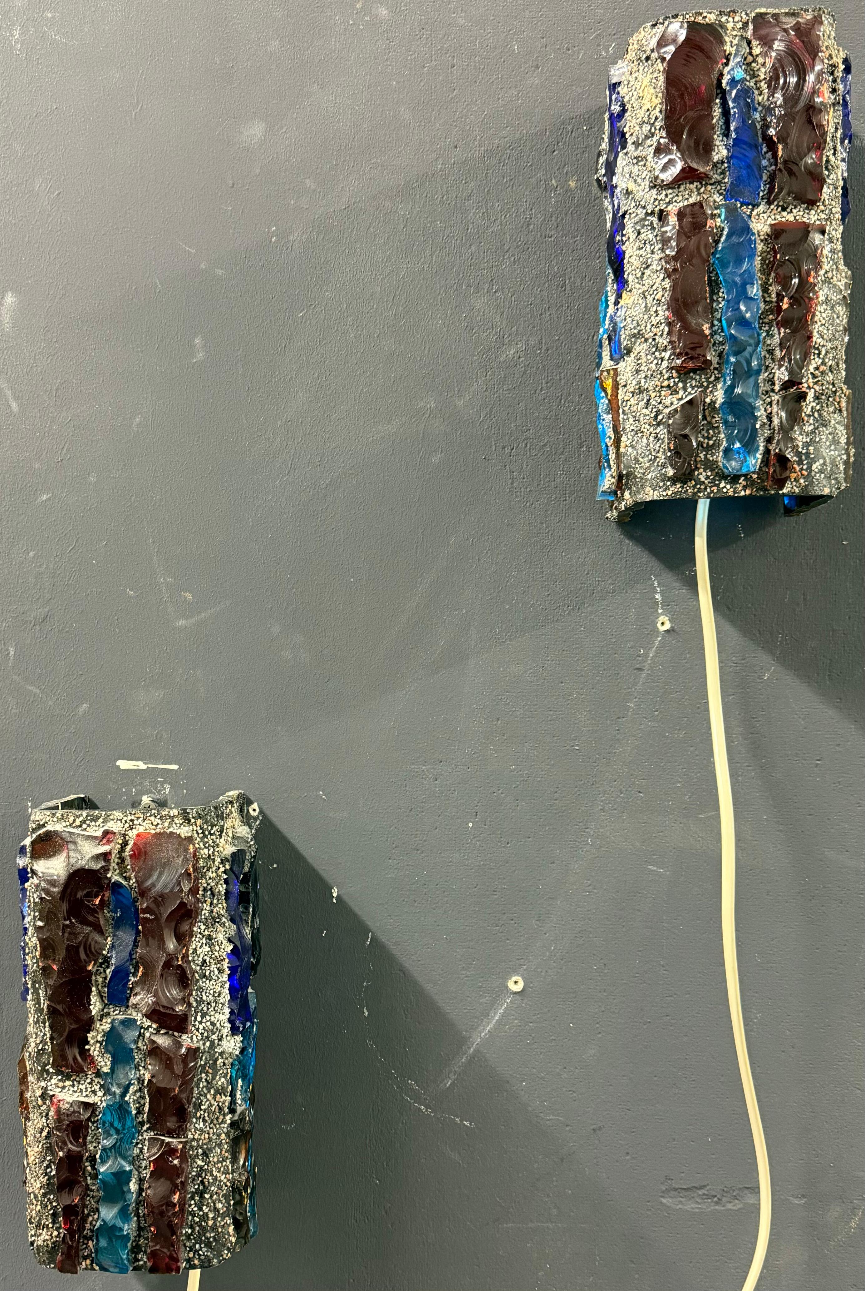 étonnante paire d'appliques murales. faites à la main par un artiste inconnu. 