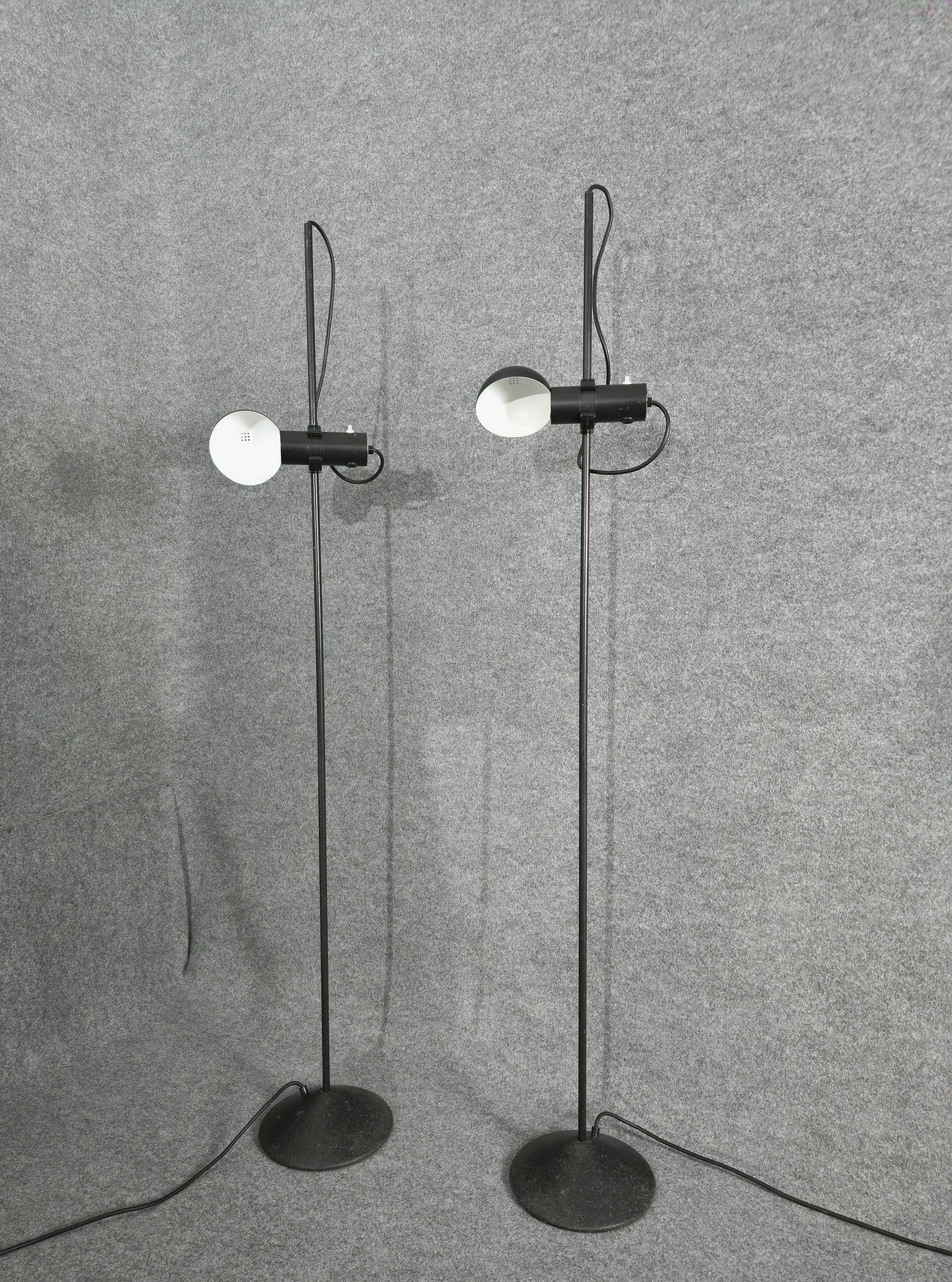 Two floor lamps produced in Italy 1960s. Black painted metal structure. Adjustable height, adjustable hemispherical diffuser, circular cone base.They keep every part in original. Perfectly functional.
Weight of 1 floor lamp: 4400Grammi
diffuser