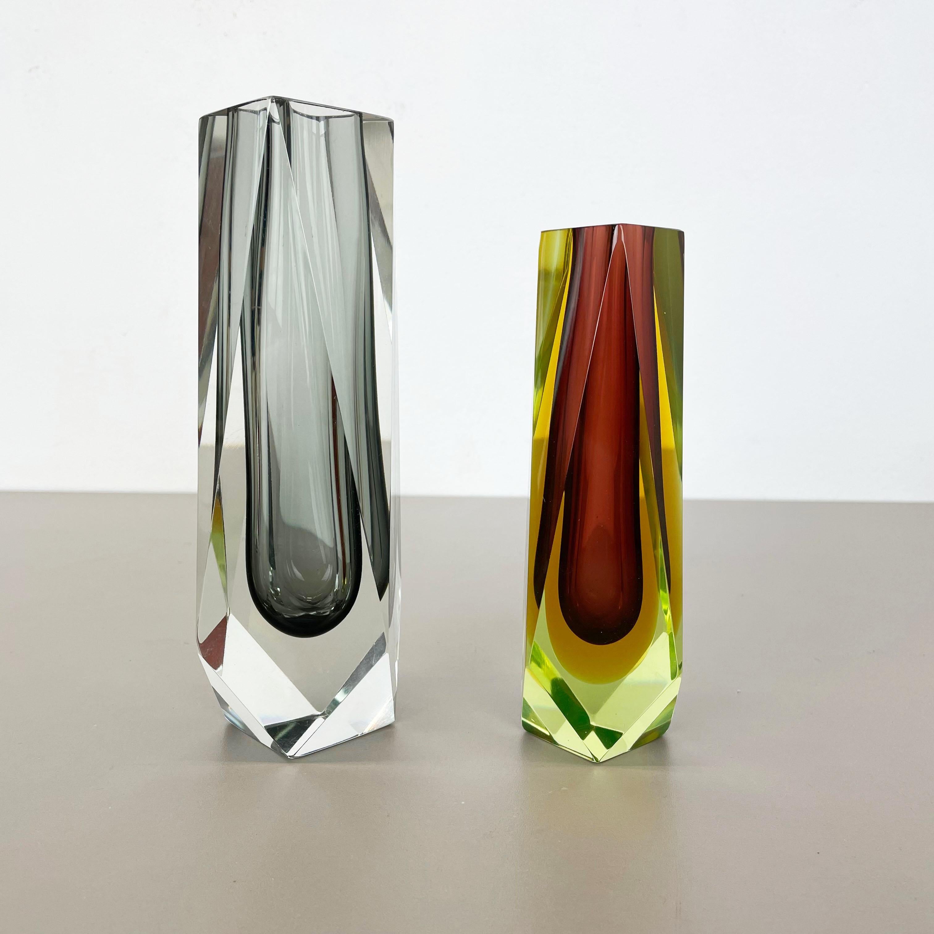 Rare Set of 2 Faceted Murano Glass Sommerso Vases, Italy, 1970s In Good Condition For Sale In Kirchlengern, DE