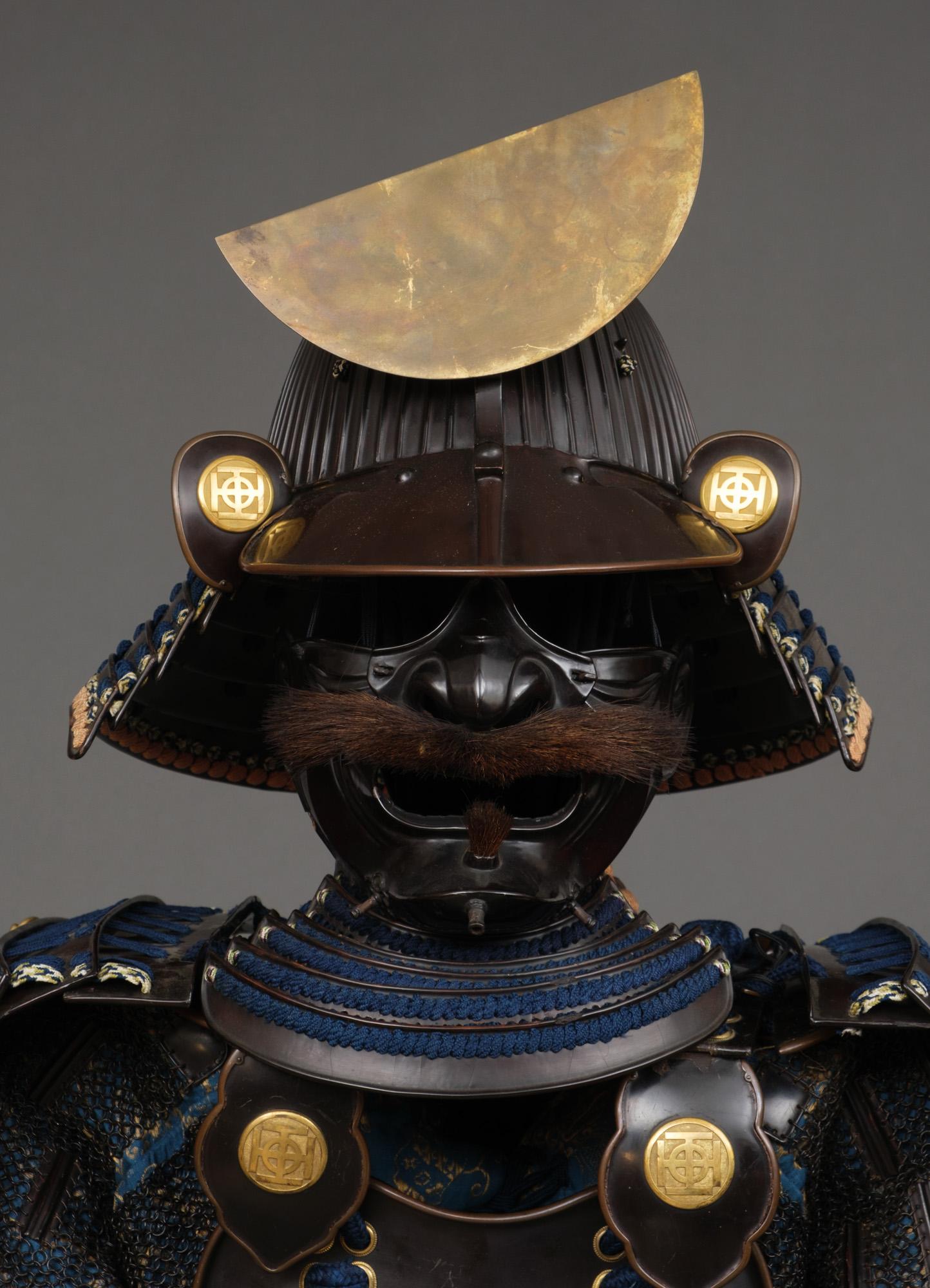 Rare set of 2 Japanese suits-of-armour, complete with 2 matching folding screens For Sale 3
