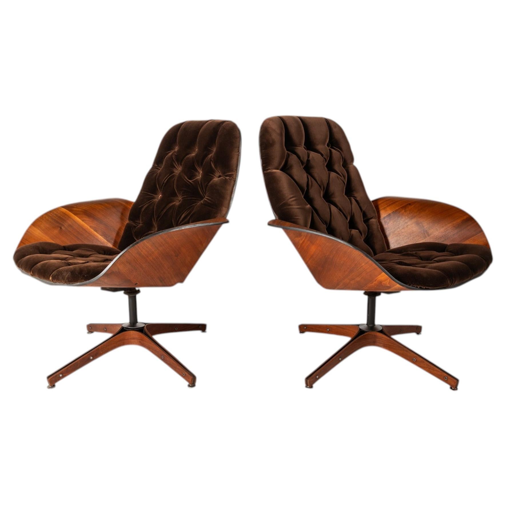 Ensemble rare de 2 « Mrs. » Chaises en noyer, George Mulhauser, Plycraft, États-Unis, vers les années 1960