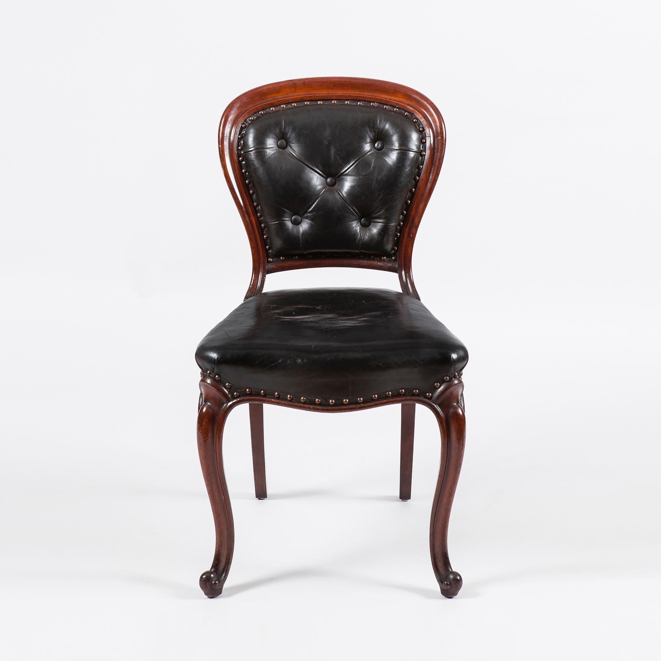 Rare Set of 22 Nineteenth Century Antique Dining Chairs with Leather Upholstery In Good Condition For Sale In London, GB