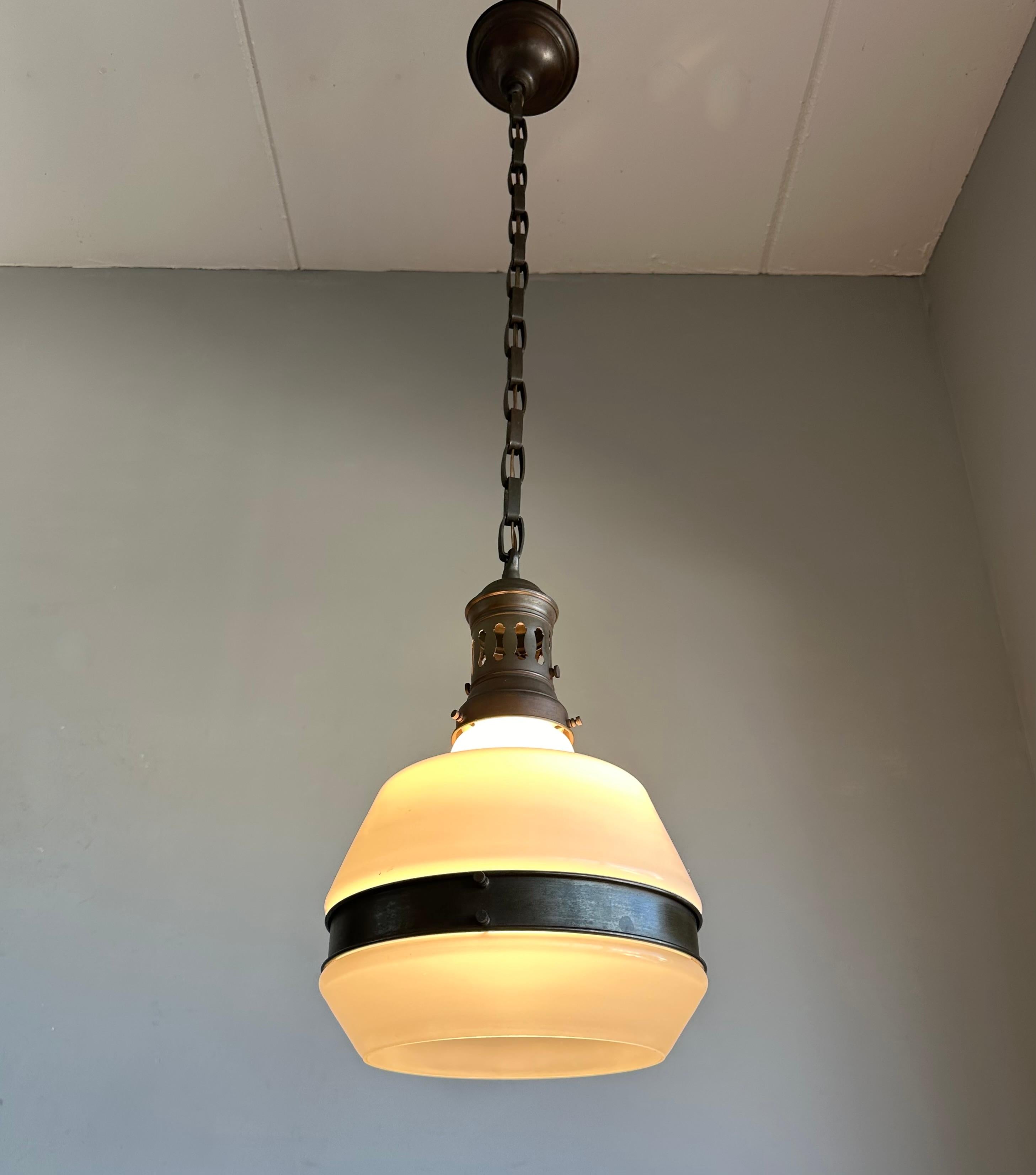 Rare ensemble de 3 Lights Art Deco / Bauhaus Design laiton et verre opalin en vente 5