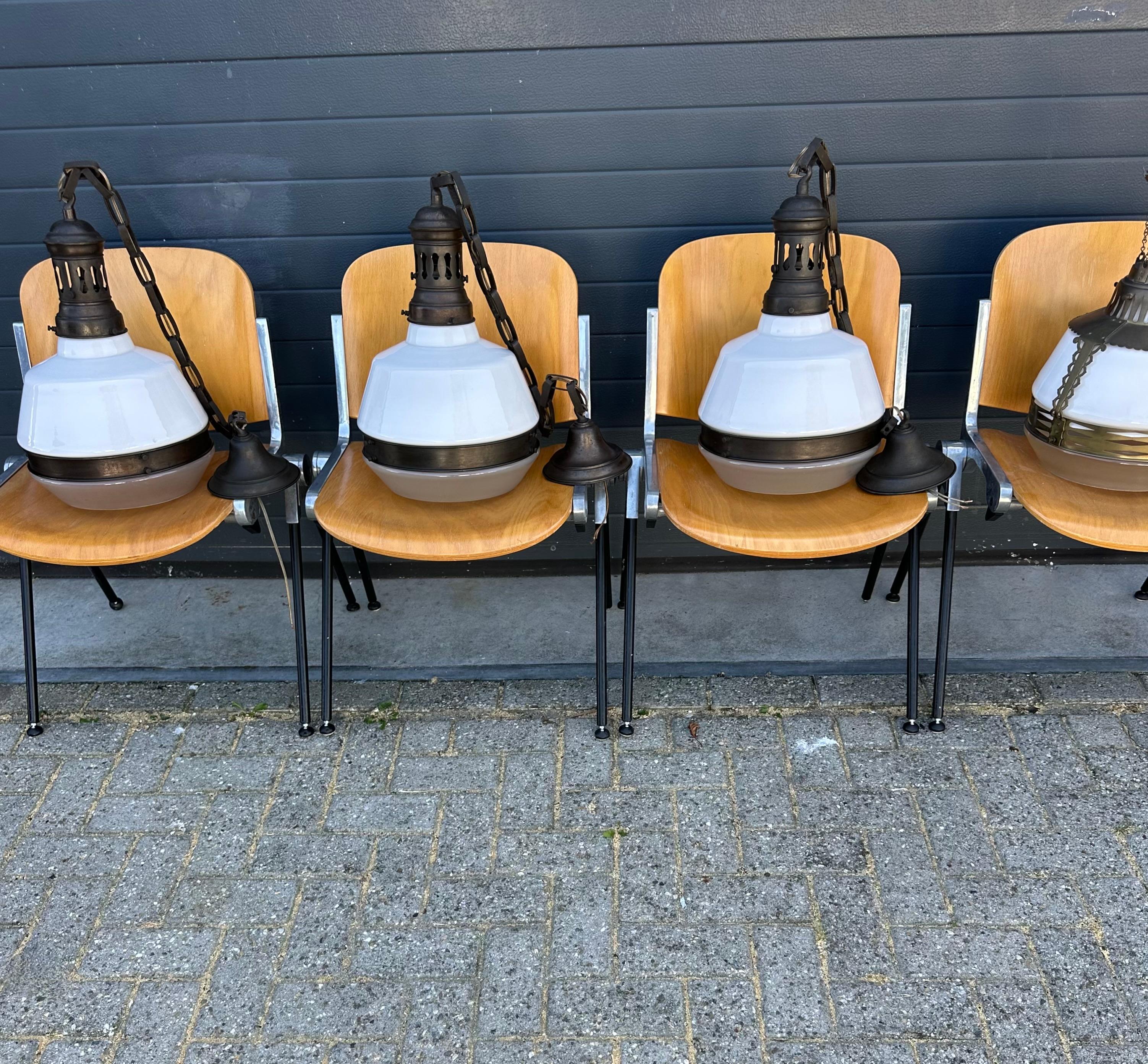 Rare ensemble de 3 Lights Art Deco / Bauhaus Design laiton et verre opalin en vente 10