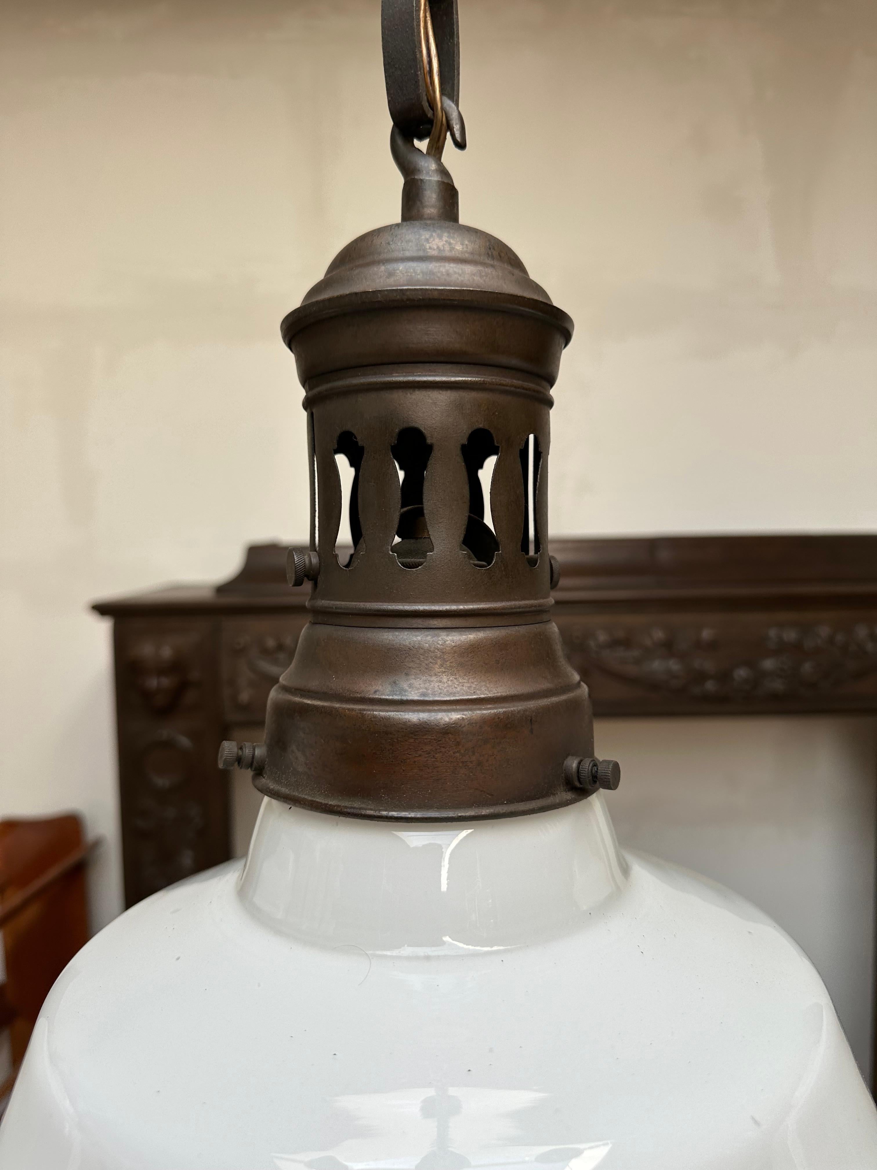 Rare ensemble de 3 Lights Art Deco / Bauhaus Design laiton et verre opalin en vente 1
