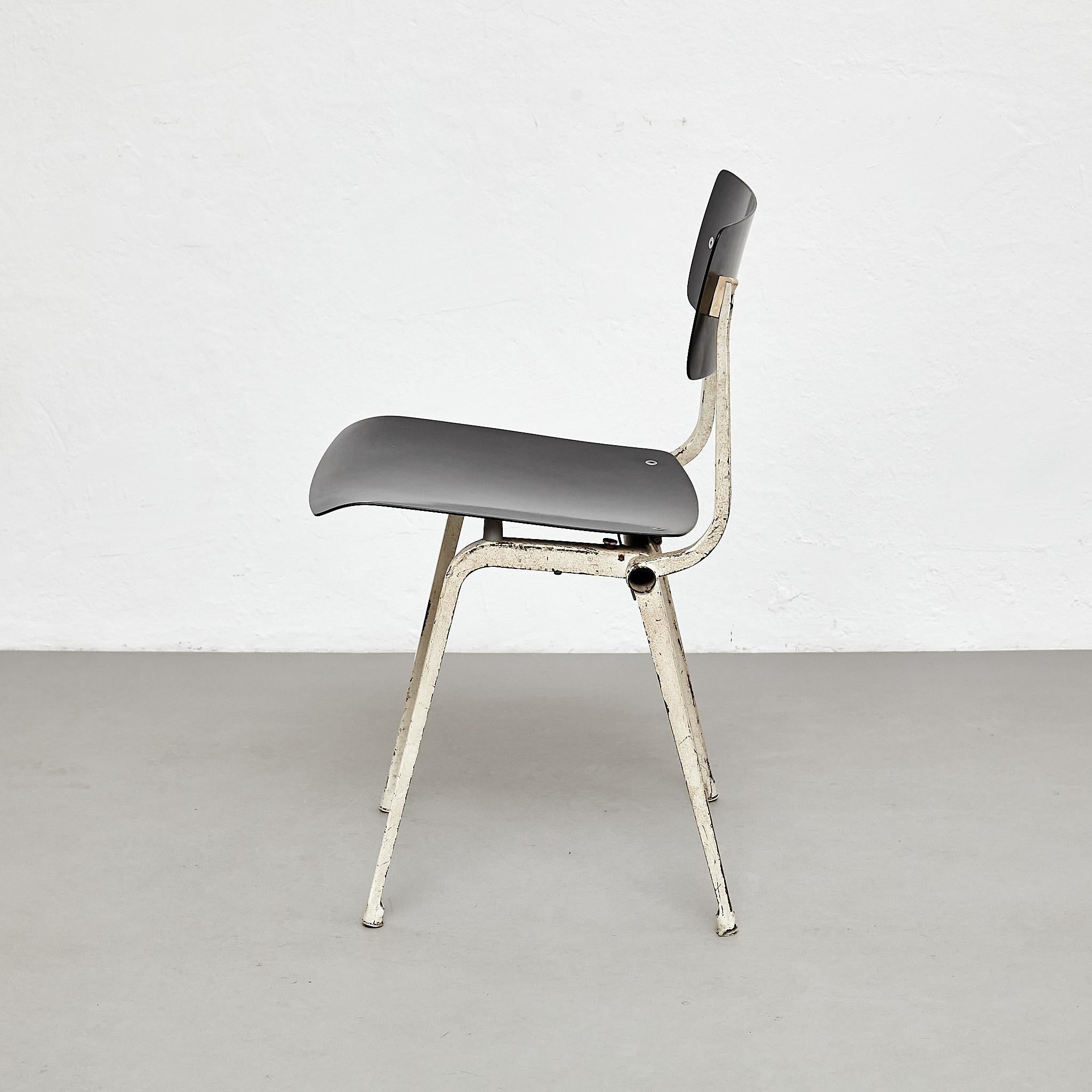 Milieu du XXe siècle Rare ensemble de 3 chaises de théâtre de Friso Kramer, 1959 en vente