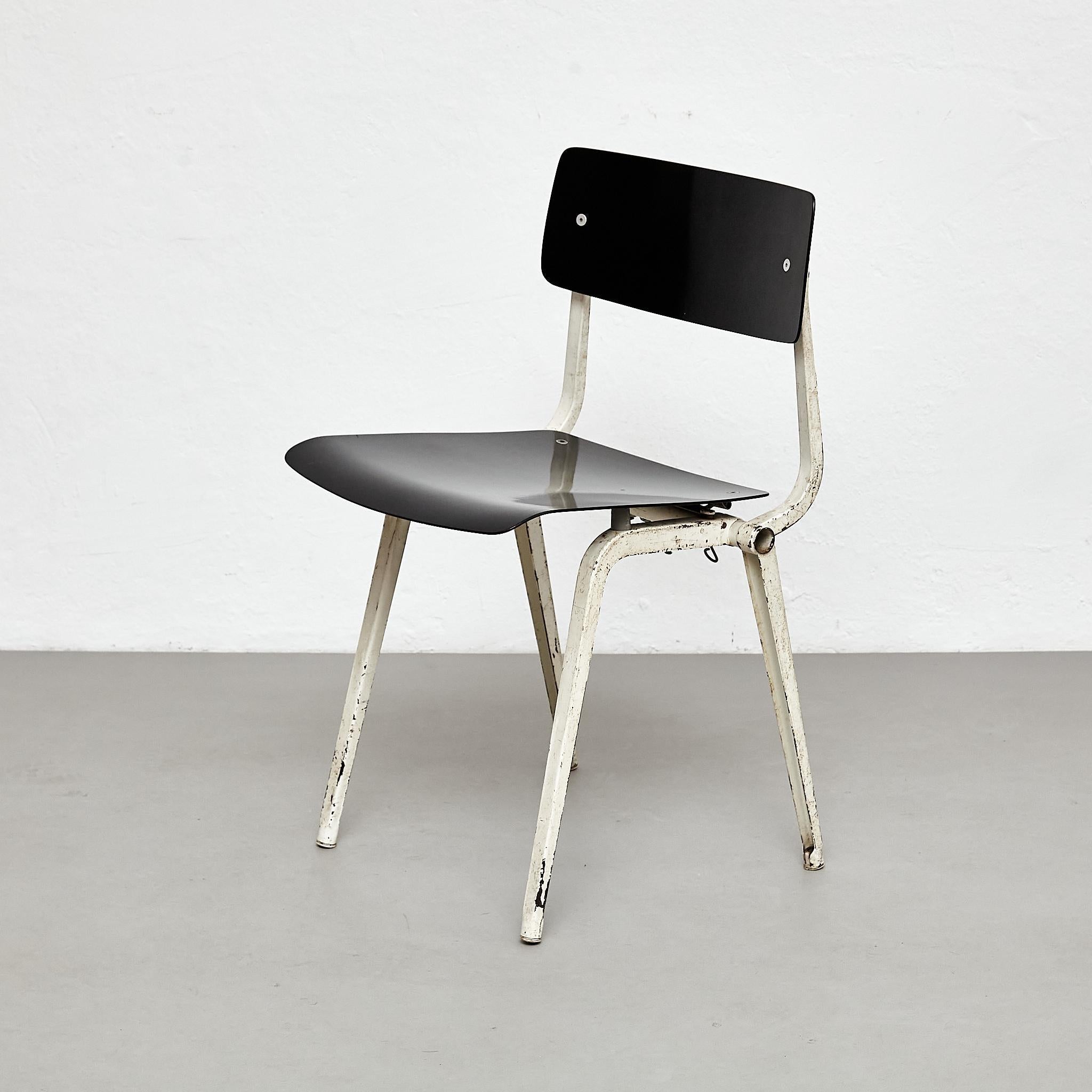 Métal Rare ensemble de 3 chaises de théâtre de Friso Kramer, 1959 en vente