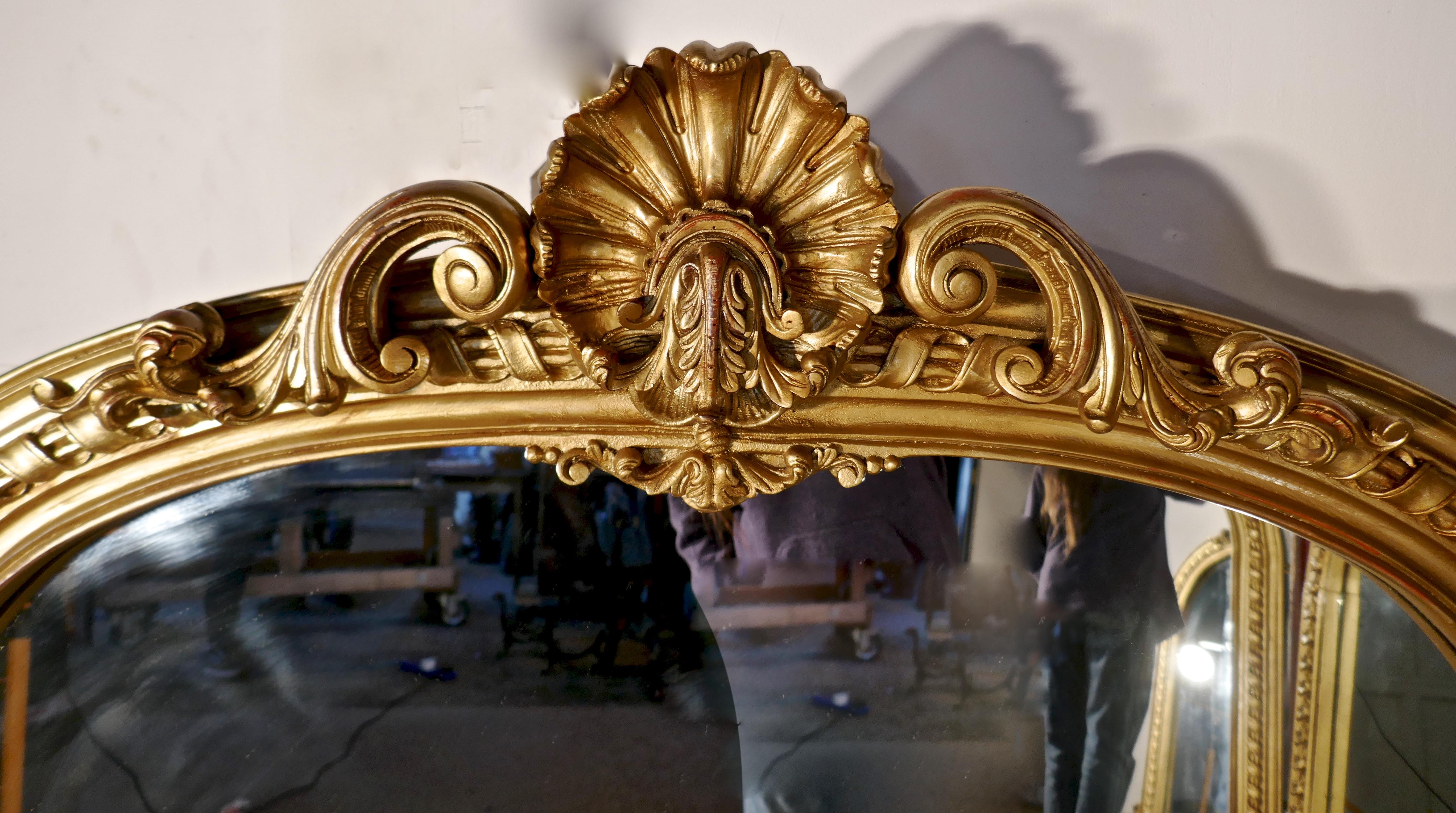 Miroir Rare ensemble de 3 grands miroirs de cheminée rococo cintrés et dorés en vente