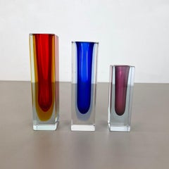 Raro set di 3 vasi a cubo sfaccettati multicolore in Murano Glass Sommerso, Italia, anni '70