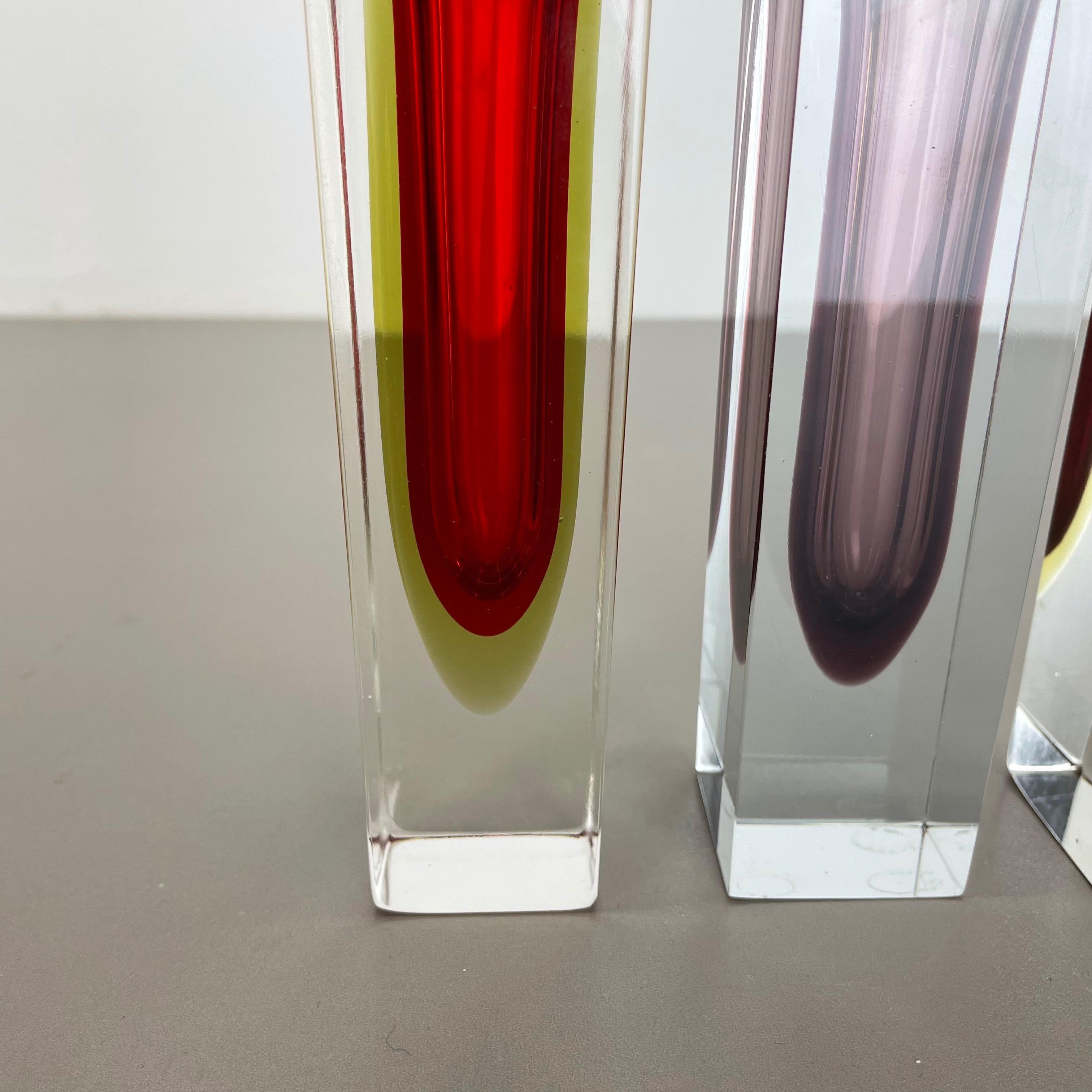 XX secolo Raro set di 3 vasi a cubo sfaccettati multicolore in Murano Glass Sommerso, Italia, anni '70 in vendita
