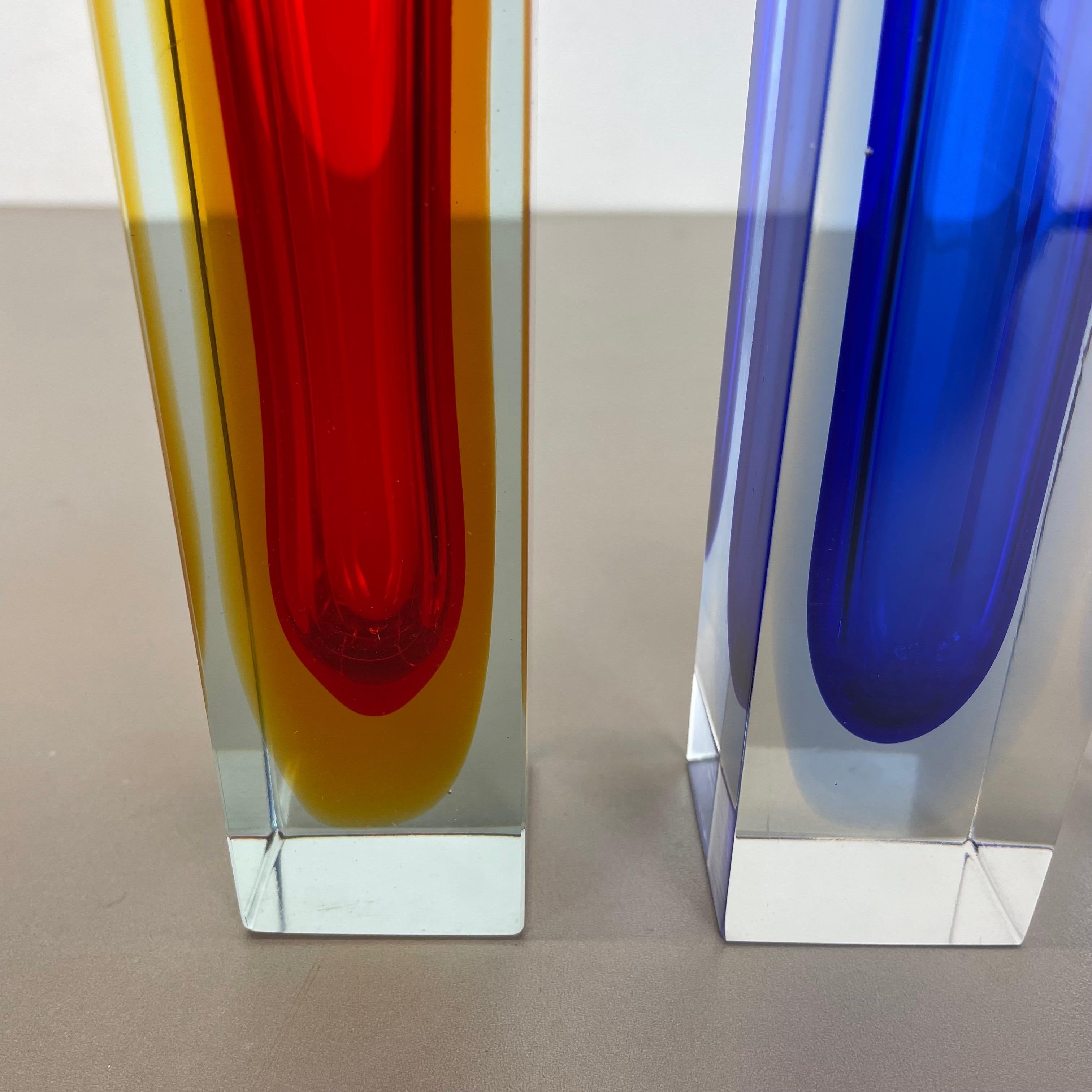 Raro set di 3 vasi a cubo sfaccettati multicolore in Murano Glass Sommerso, Italia, anni '70 in vendita 2