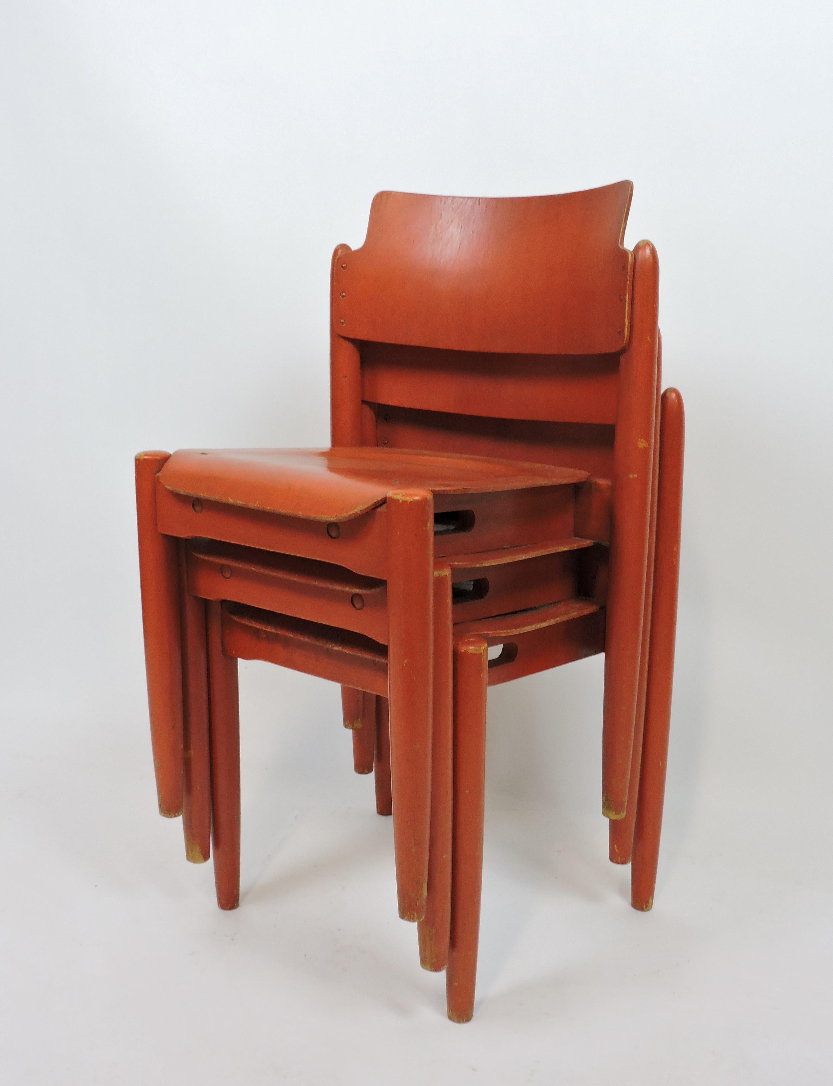 Milieu du XXe siècle  Ilmari Tapiovaara ensemble de 3 chaises Wilman empilables rares scandinaves modernes en vente