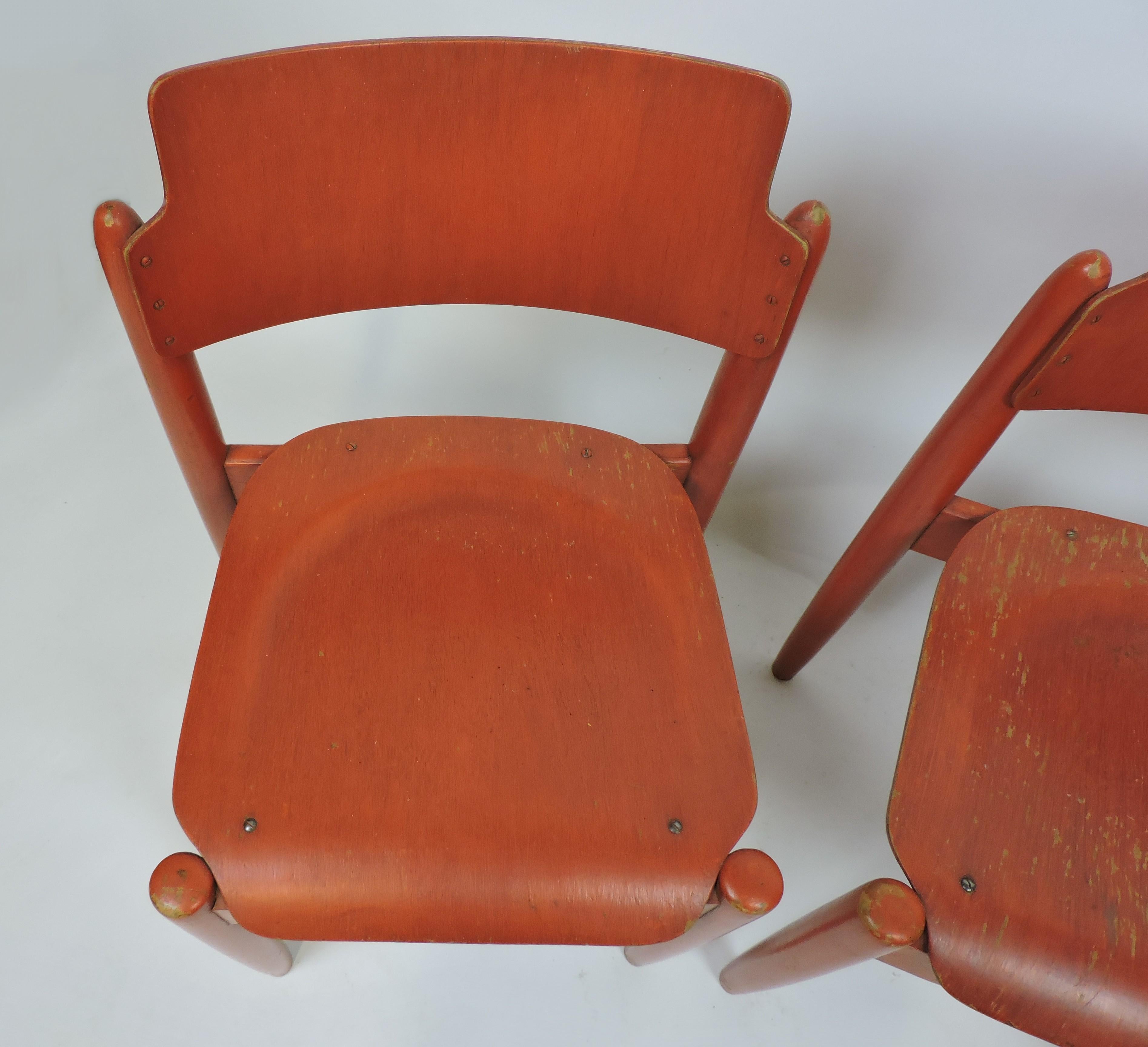 Bois  Ilmari Tapiovaara ensemble de 3 chaises Wilman empilables rares scandinaves modernes en vente