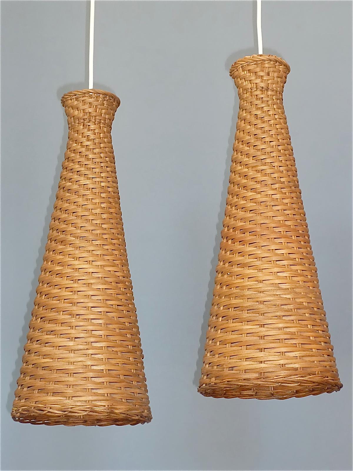 Rare Set of 3 Woven Rattan Wicker Pendant Lamps Swedish 1960s Mid-Century Modern In Good Condition For Sale In Nierstein am Rhein, DE