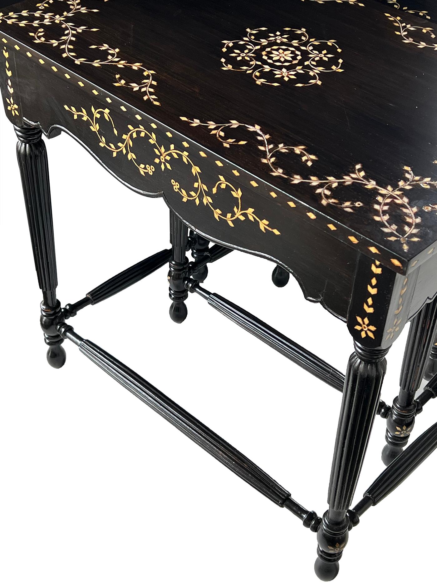 Rare Set of 4 Anglo Indian Inlaid and Ebonized Wood Nesting Tables In Good Condition In San Francisco, CA