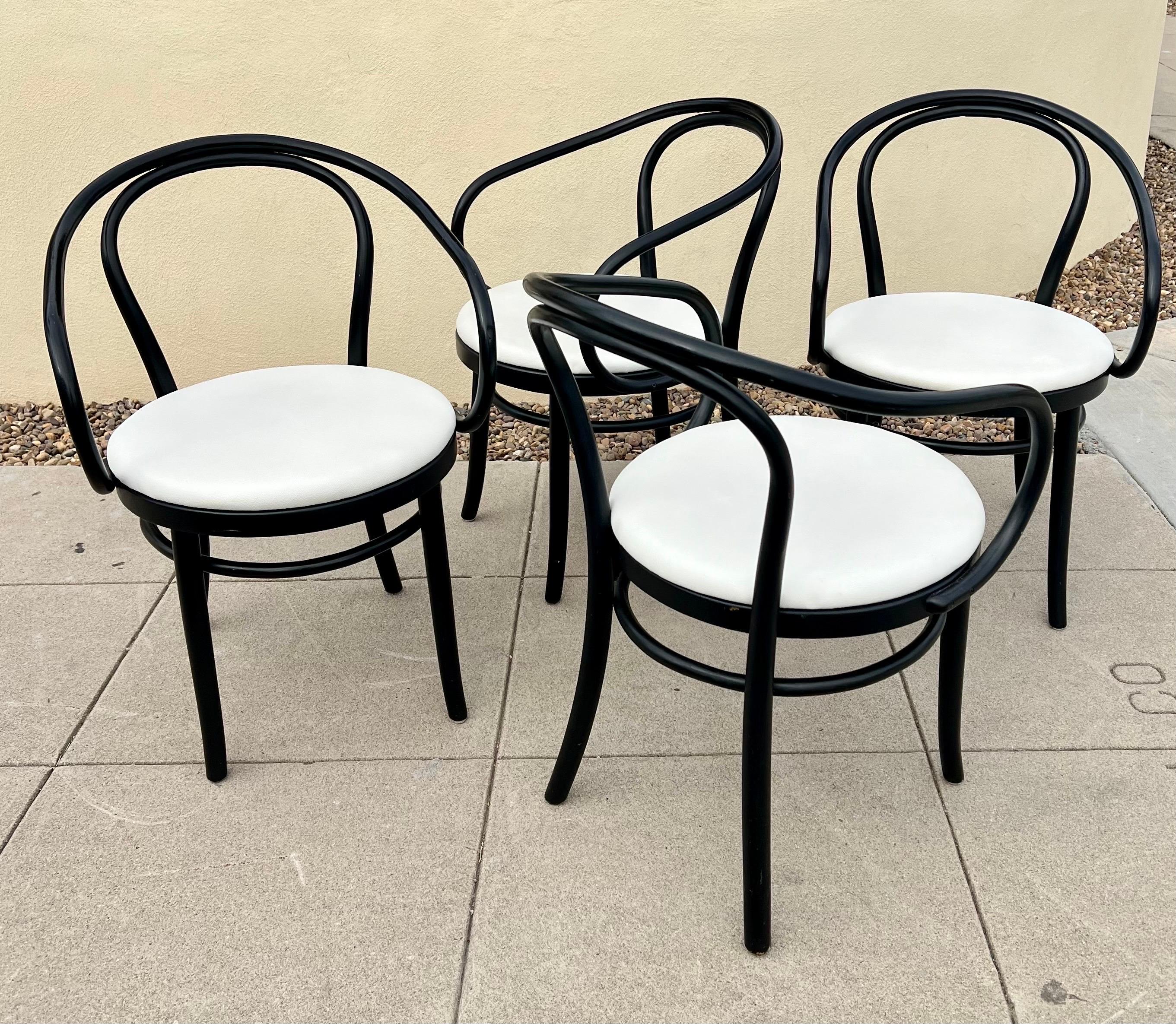 Rare Set of 4 Armchairs Model 209 by Thonet Industries With Label In Good Condition For Sale In San Diego, CA