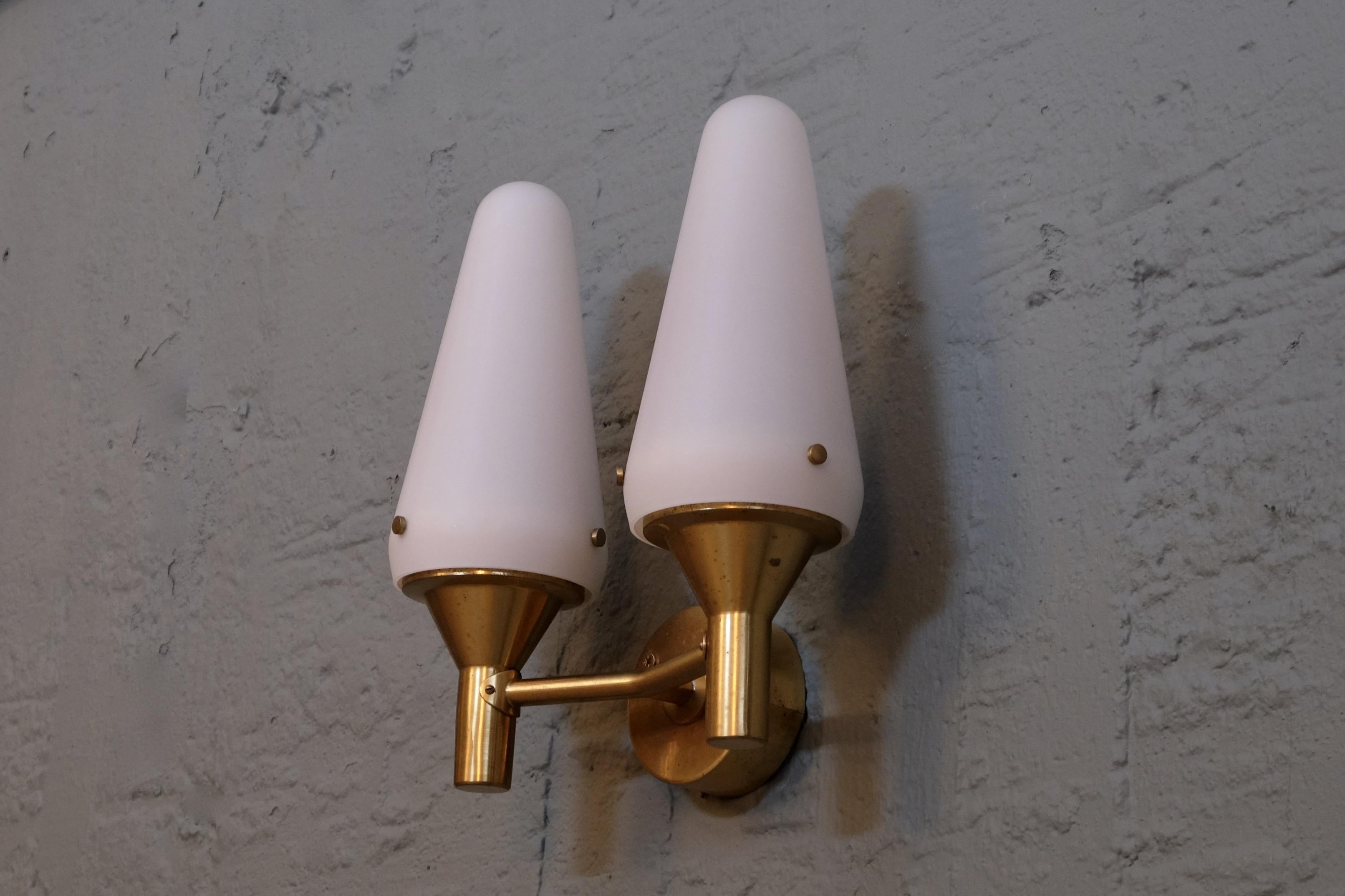 Scandinavo moderno Raro set di 4 lampade da parete Hans-Agne Jakobsson, anni '50 in vendita
