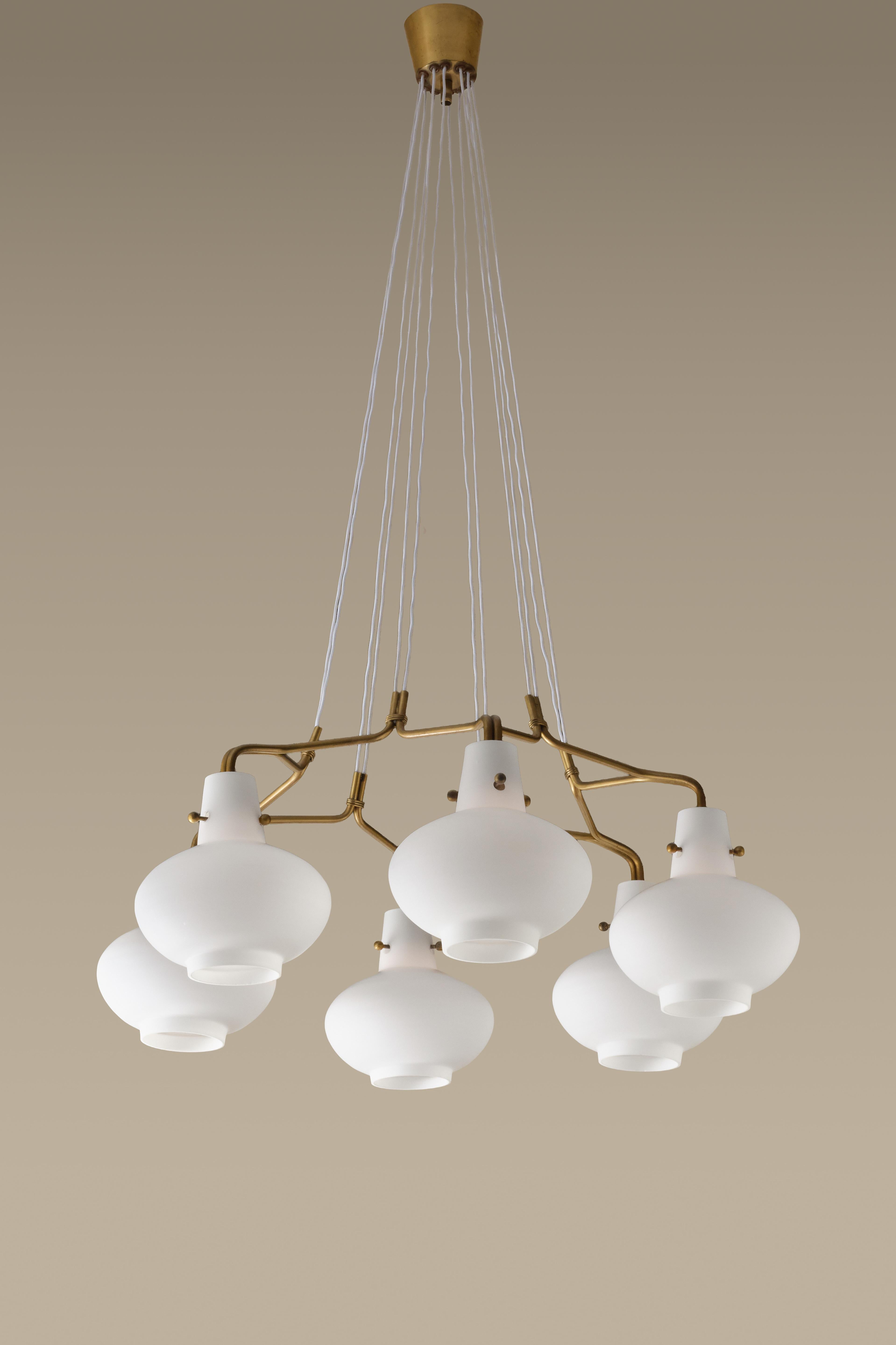 - 4 piezas disponibles, el precio indicado es para una (1) lámpara de araña
- Modelo muy raro, fabricado por Ateljé Lyktan, Åhus, Suecia, años 50
- Cableado nuevo
- Tonos opalinos
  