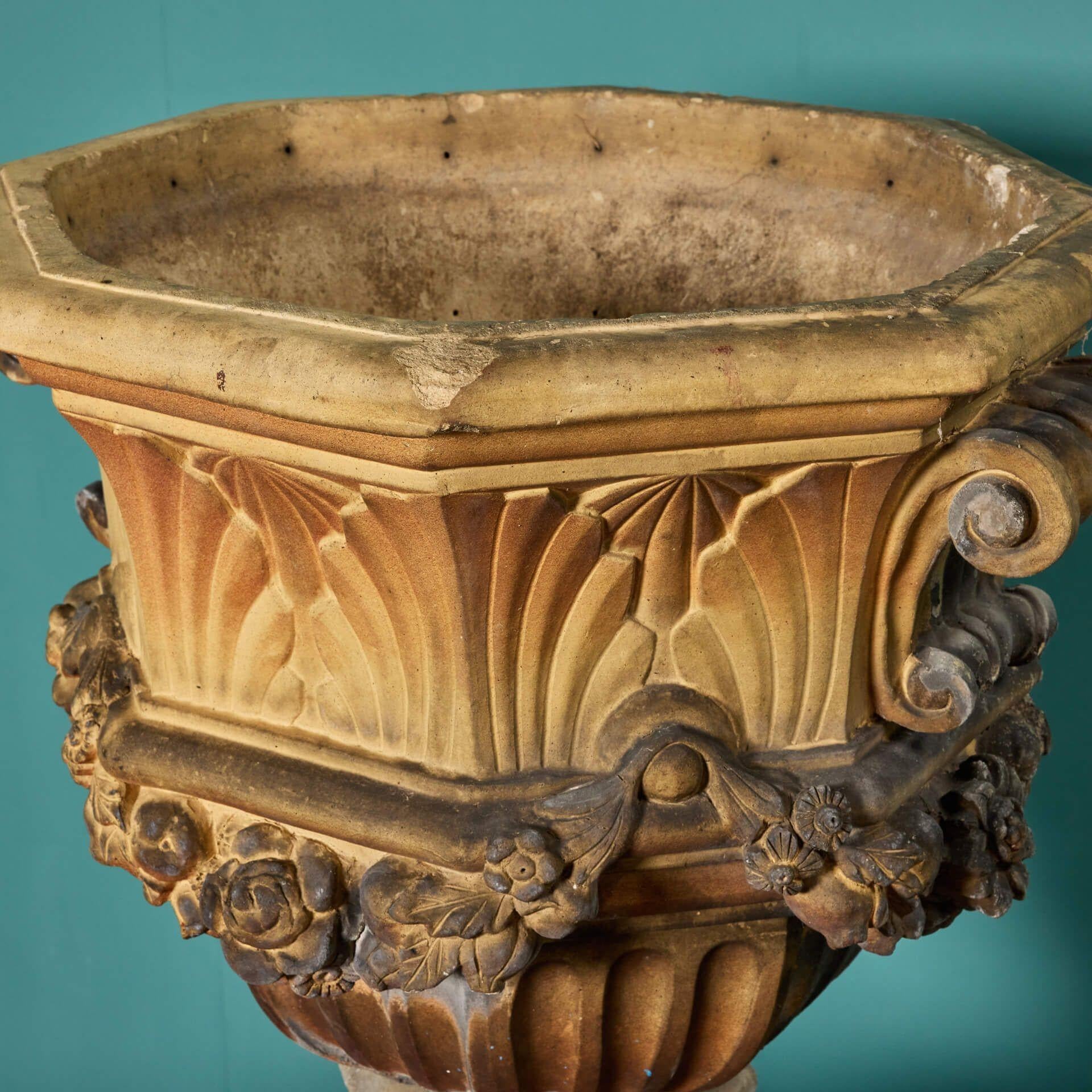 Edoardiano Raro set di 4 grandi vasi da giardino inglesi in terracotta antica in vendita