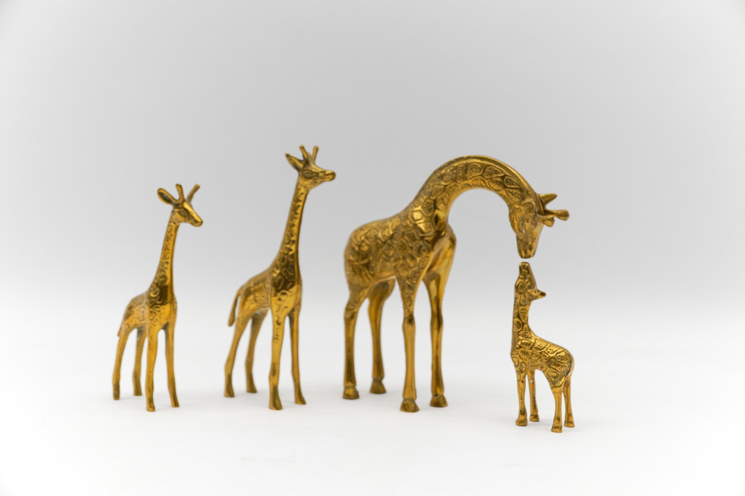 German Rare Set of 4 Mid-Century Modern Brass Giraffes & a Brass Lion, 1960s For Sale