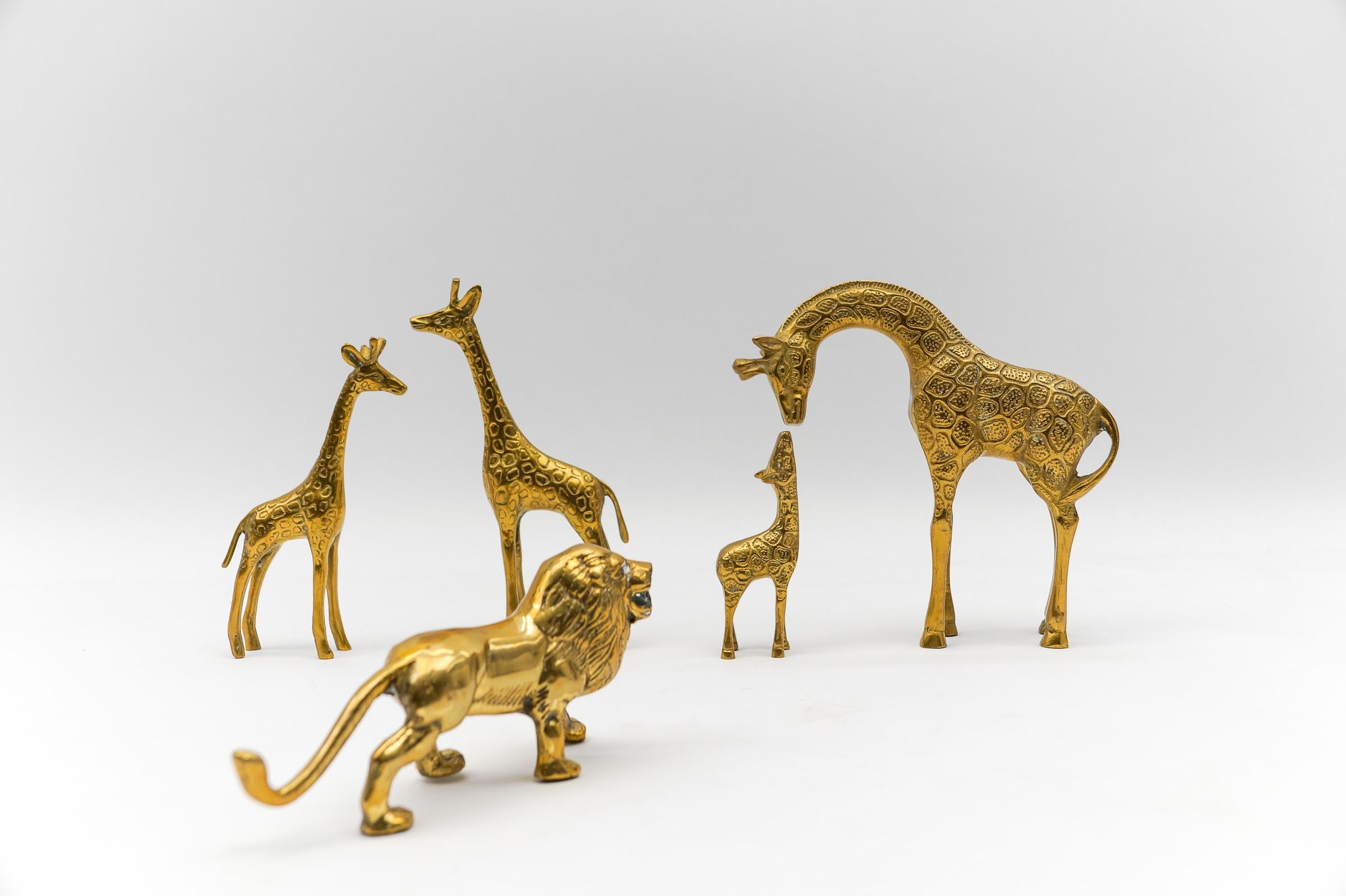 Mid-20th Century Rare Set of 4 Mid-Century Modern Brass Giraffes & a Brass Lion, 1960s For Sale
