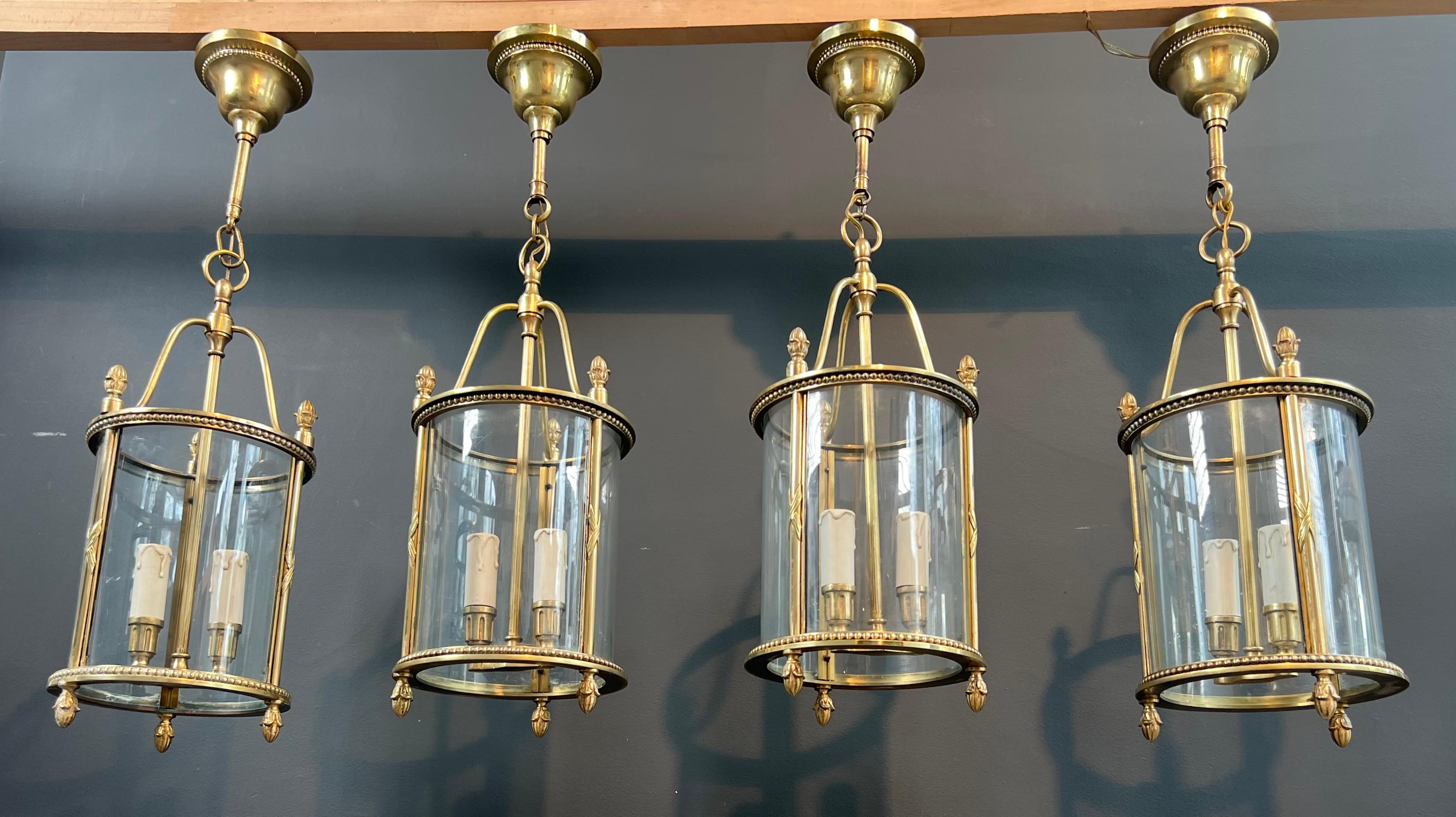 Raro set di 4 lanterne rotonde in bronzo in stile neoclassico Attribuito alla Maison Jansen in vendita 4