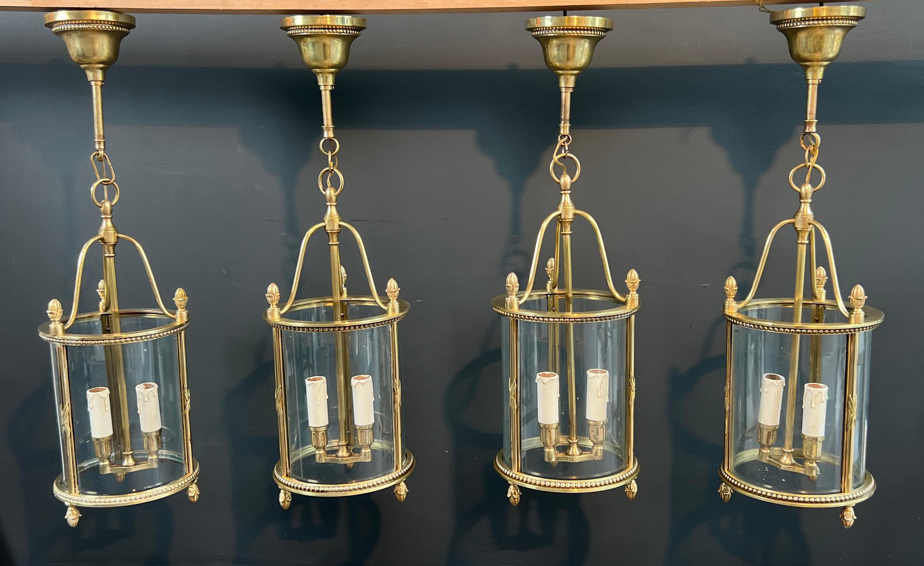 Raro set di 4 lanterne rotonde in bronzo in stile neoclassico Attribuito alla Maison Jansen in vendita 5