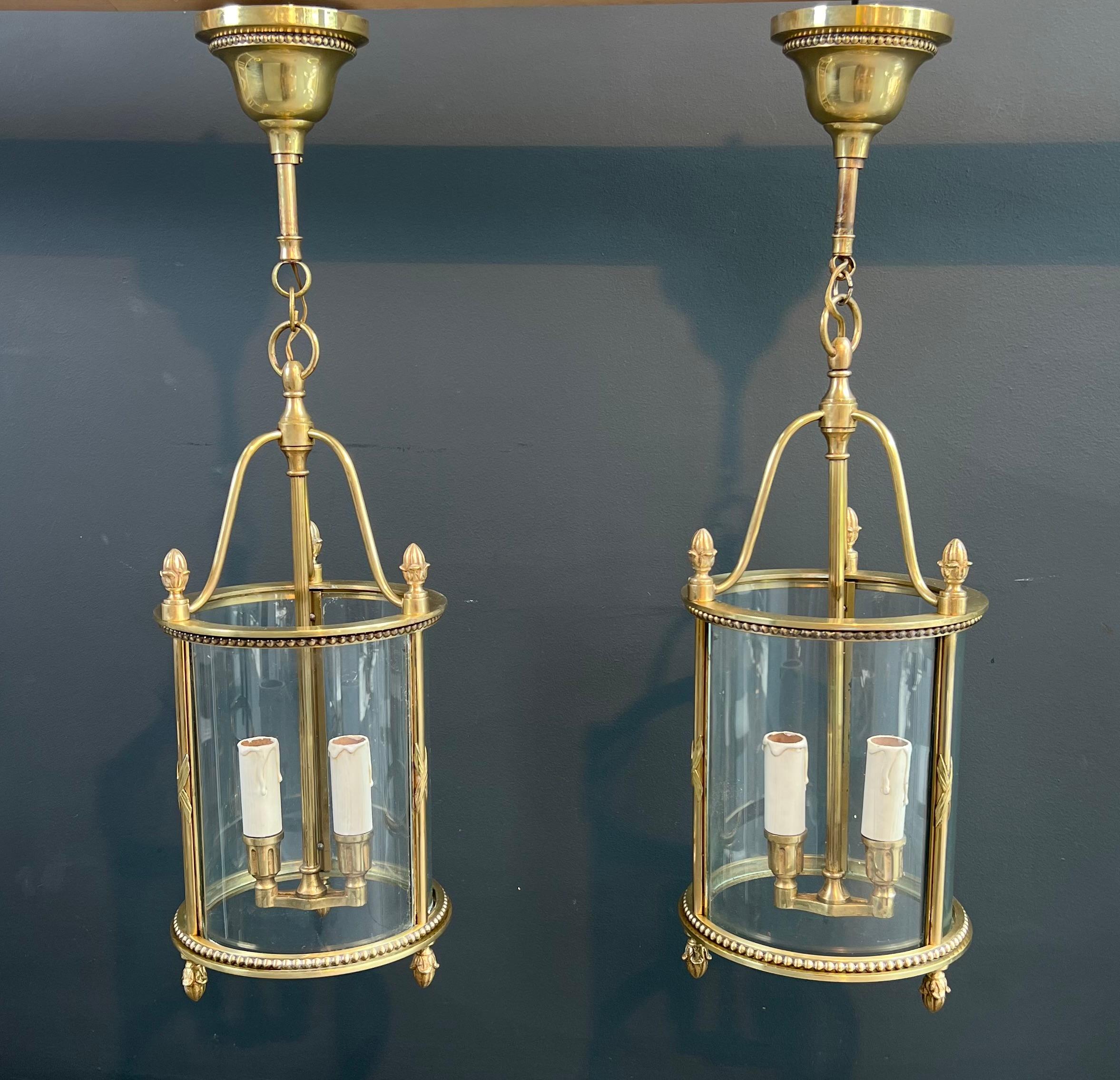 Raro set di 4 lanterne rotonde in bronzo in stile neoclassico Attribuito alla Maison Jansen In condizioni buone in vendita a Marcq-en-Barœul, Hauts-de-France
