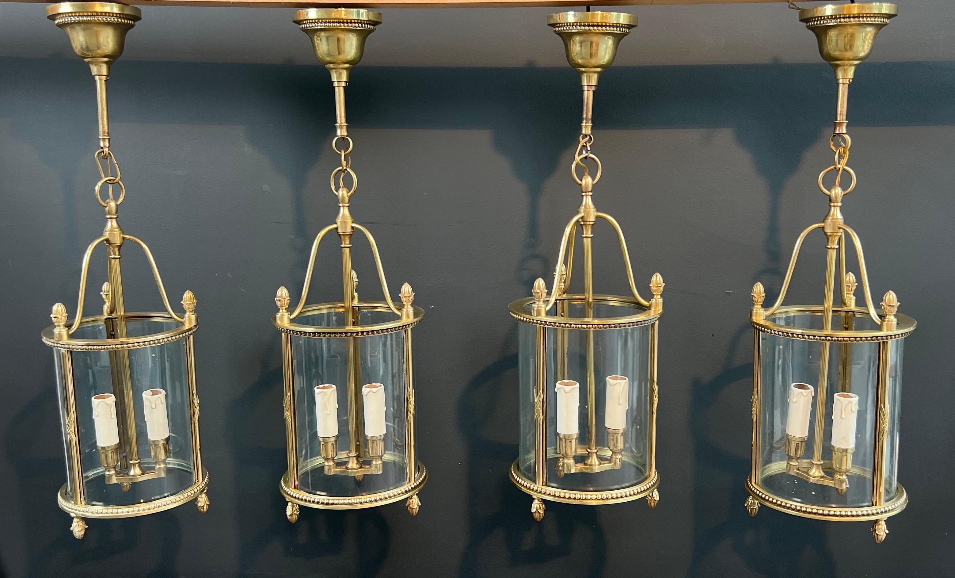 Raro set di 4 lanterne rotonde in bronzo in stile neoclassico Attribuito alla Maison Jansen in vendita 2