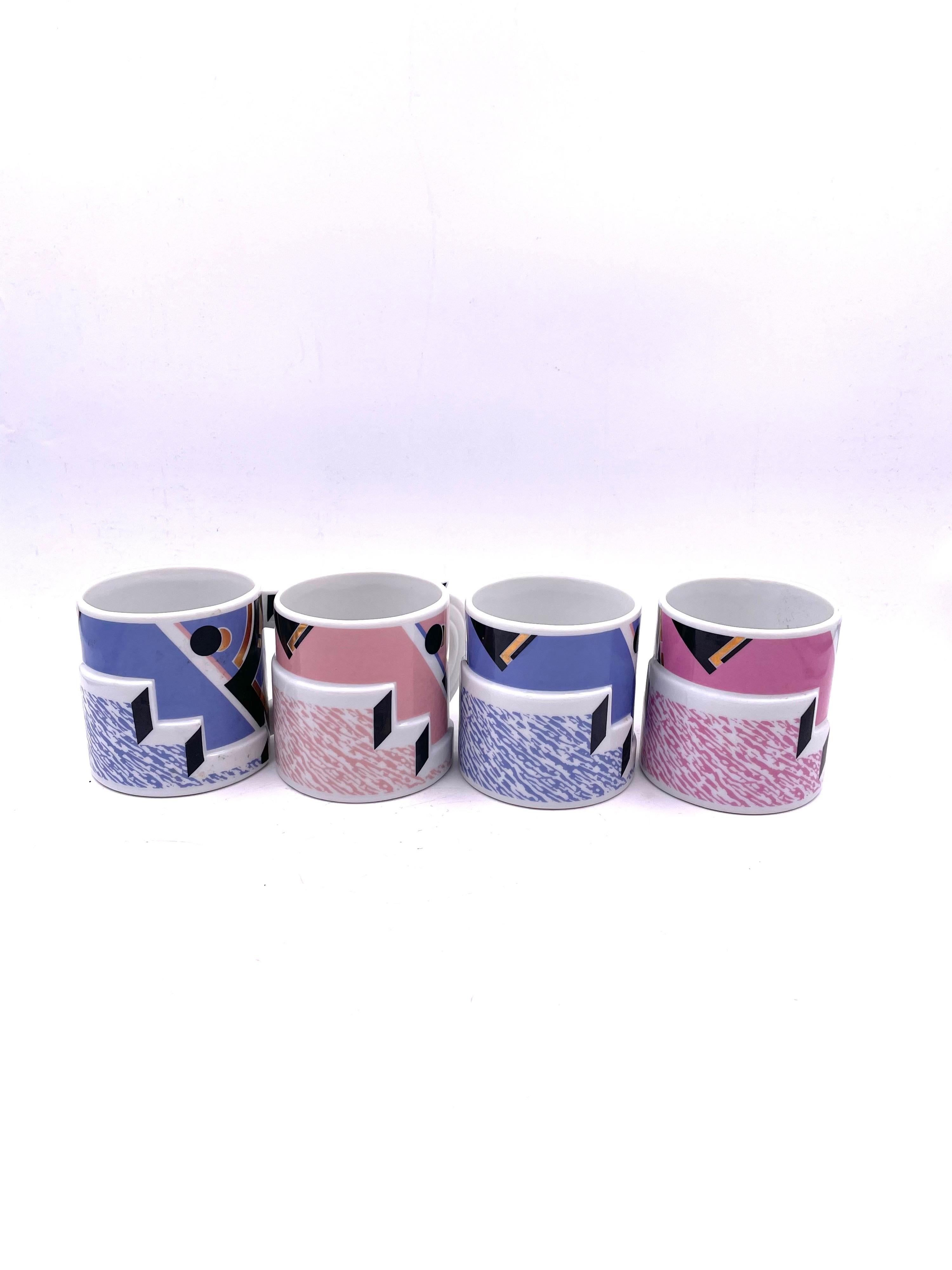 Postmoderne Rare ensemble de 4 tasses en porcelaine design Kato Kogei Postmodern Memphis Japan en vente