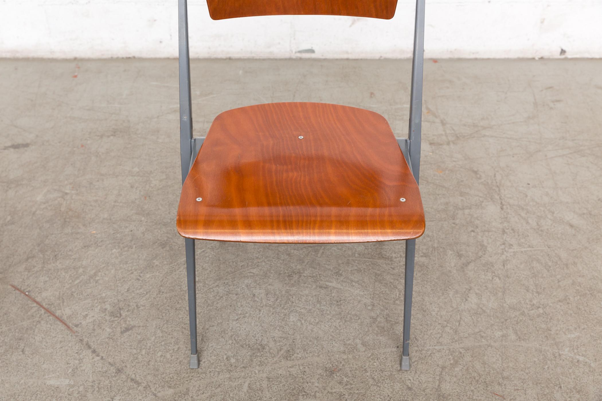 Rare Set of 4 Rietveld ''Pyramid'' Chairs in Teak and Gray for Ahrend the Cirkel For Sale 3