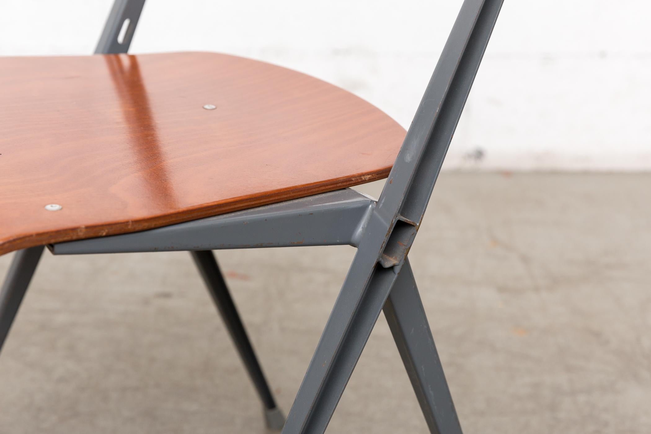 Rare Set of 4 Rietveld ''Pyramid'' Chairs in Teak and Gray for Ahrend the Cirkel For Sale 5