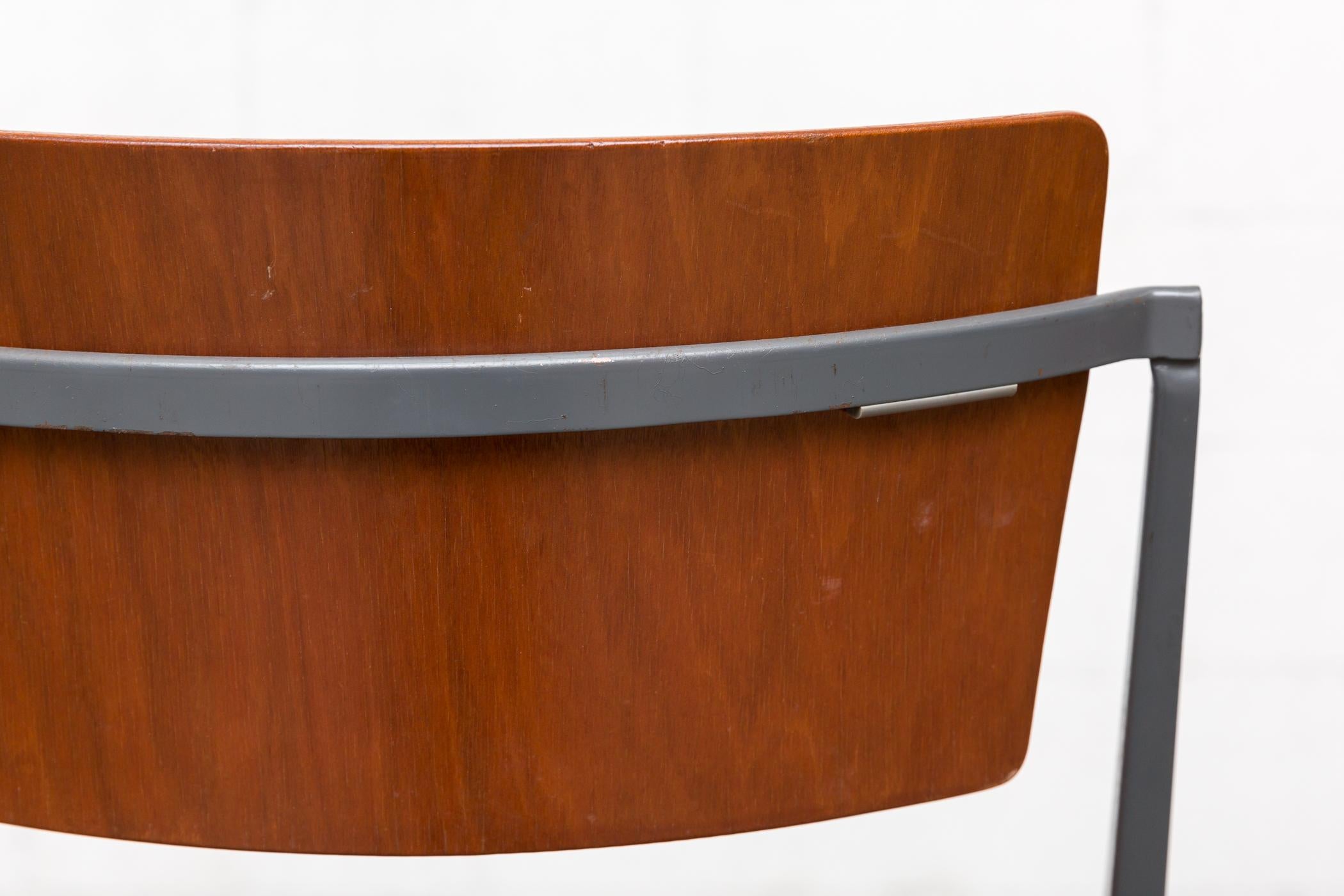 Set di 4 sedie Rietveld 'Pyramid' in teak con struttura grigia per Ahrend the Cirkel in vendita 8