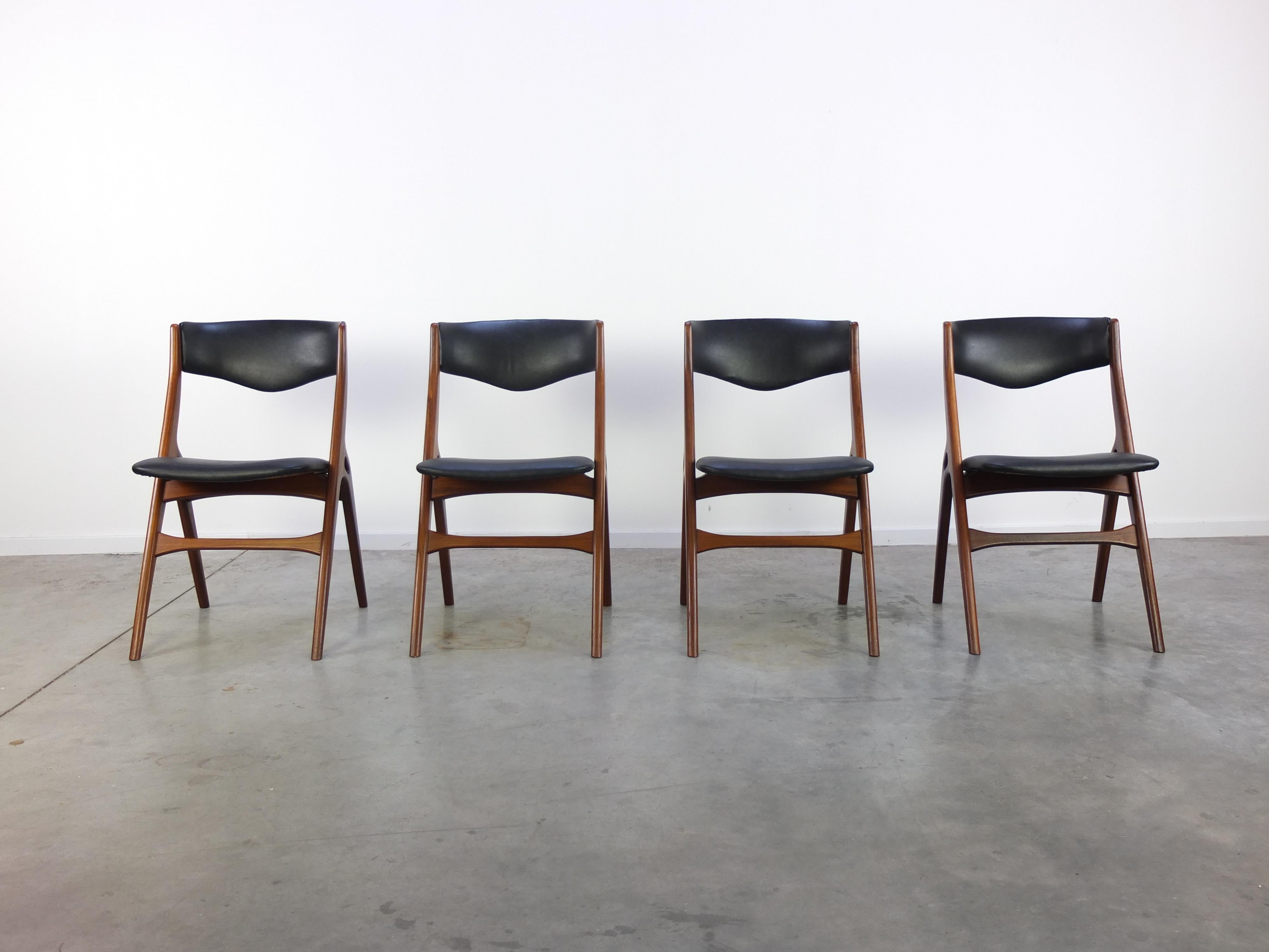 Great set of 4 ‘Aska’ dining chairs designed by Louis Van Teeffelen for Wébé during the early 1960s. They feature beautiful solid teak frames with black leatherette upholstery. The seats have been reupholstered and overall the chairs are in very