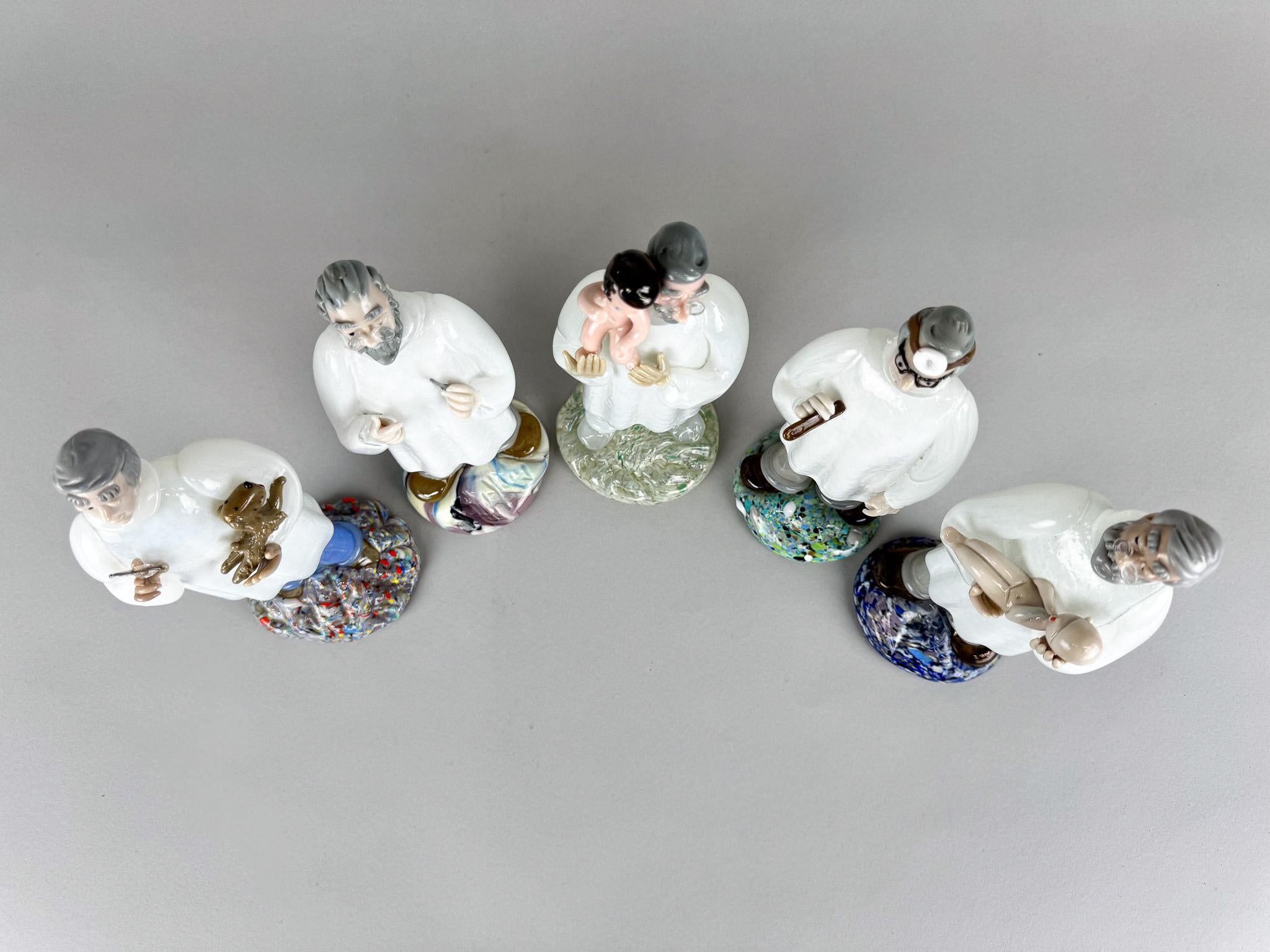 RARO set di 5 statuette di medici in vetro del designer Jaroslav Brychta, anni '70 in vendita 10