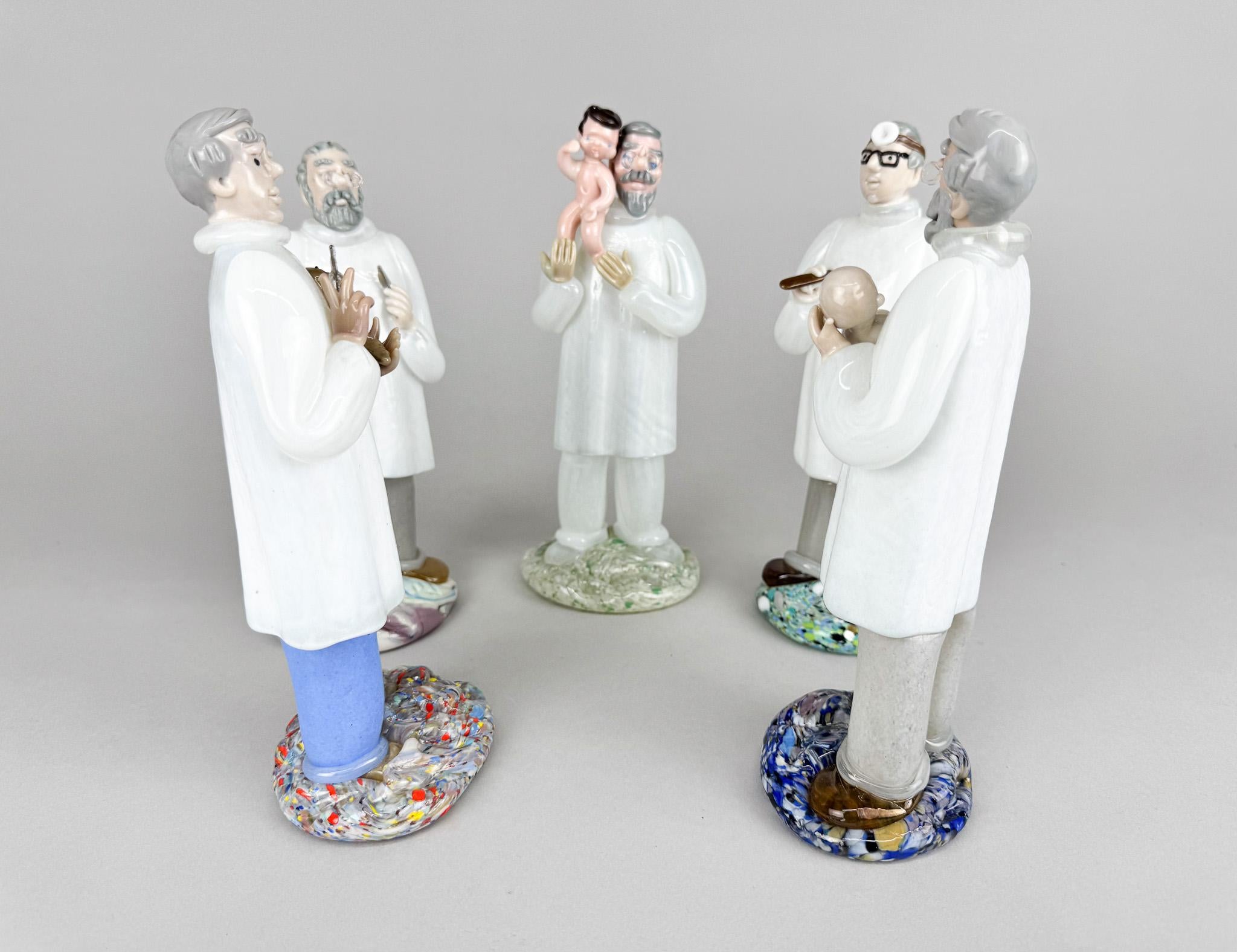 Ceco RARO set di 5 statuette di medici in vetro del designer Jaroslav Brychta, anni '70 in vendita