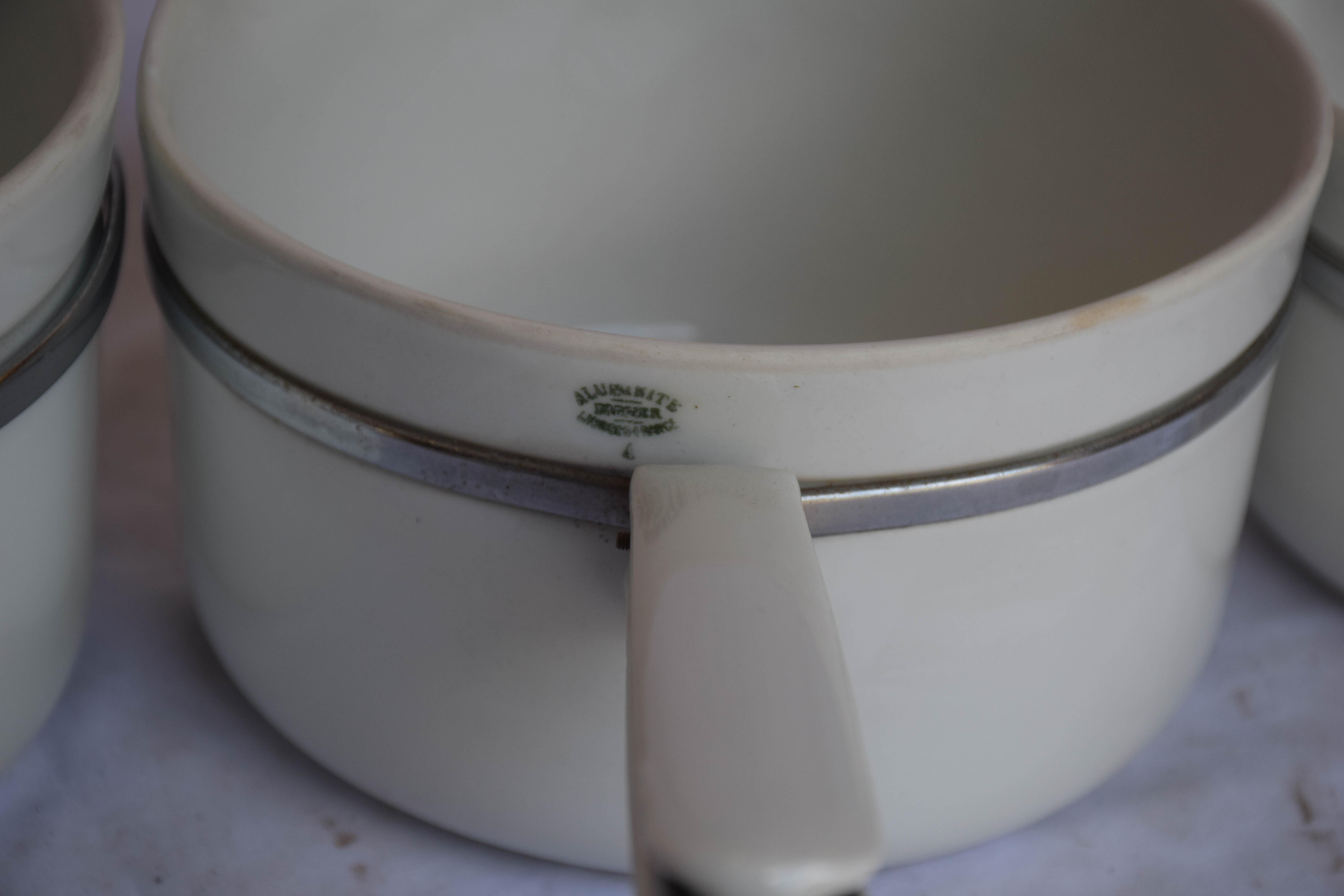 20ième siècle Rare ensemble de 5 pots Frugier Limoges France estampillés Aluminite