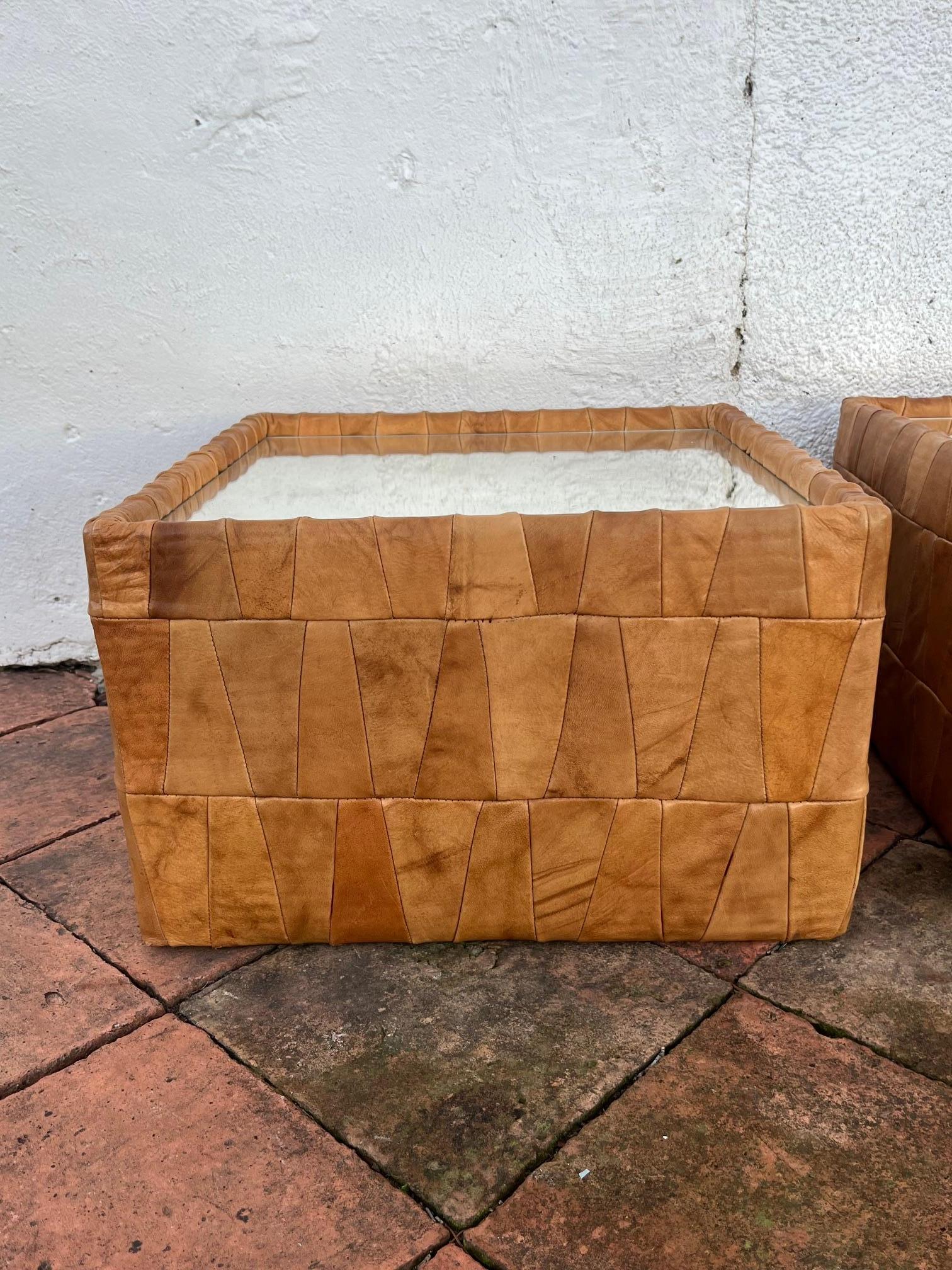 Swiss Rare set of 6 leather square tables, by De Sede, 1970's For Sale