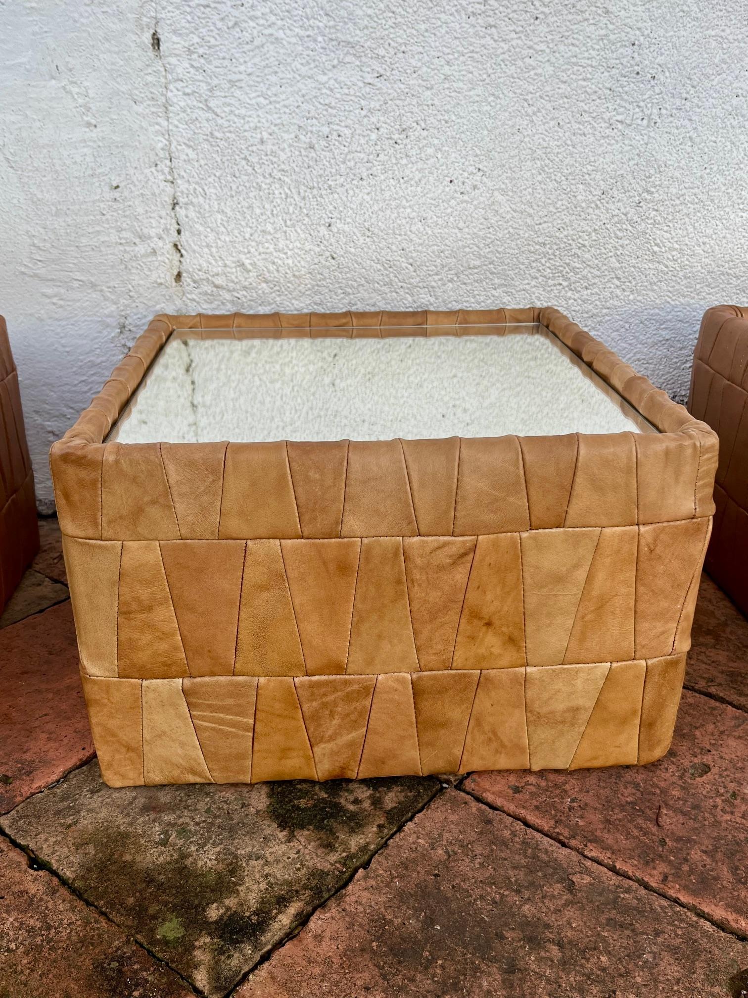 Leather Rare set of 6 leather square tables, by De Sede, 1970's For Sale