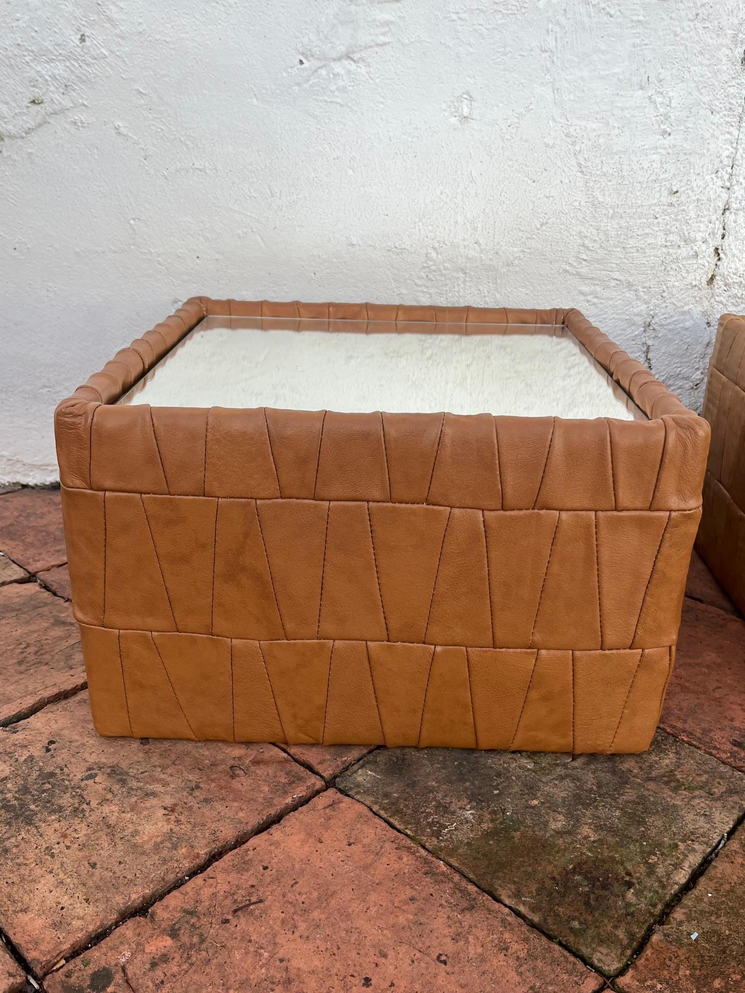 Rare set of 6 leather square tables, by De Sede, 1970's For Sale 1